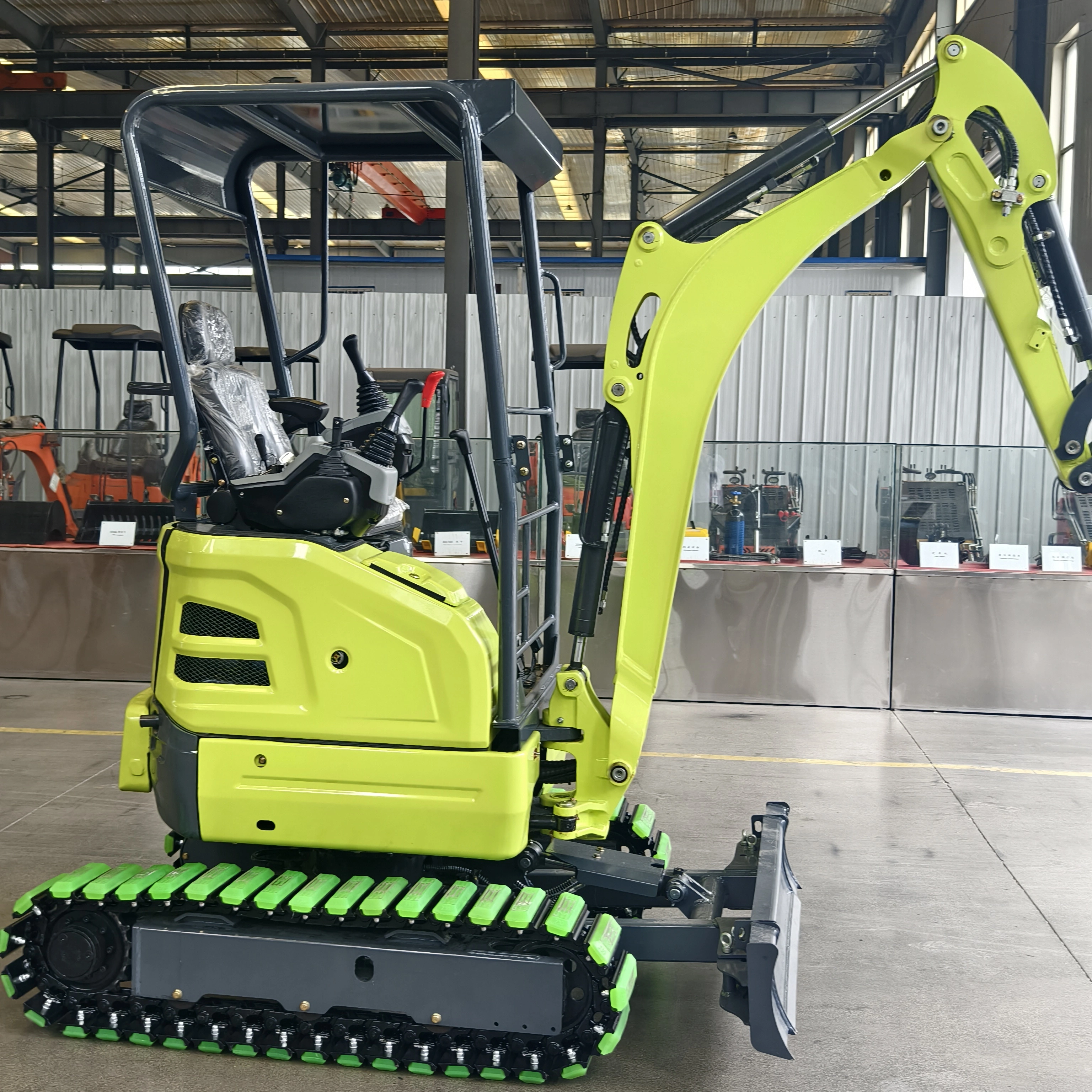 High Power 2Ton Kubota Engine Crawler Digger EPA Certified Hydraulic Control Mini Excavator 1