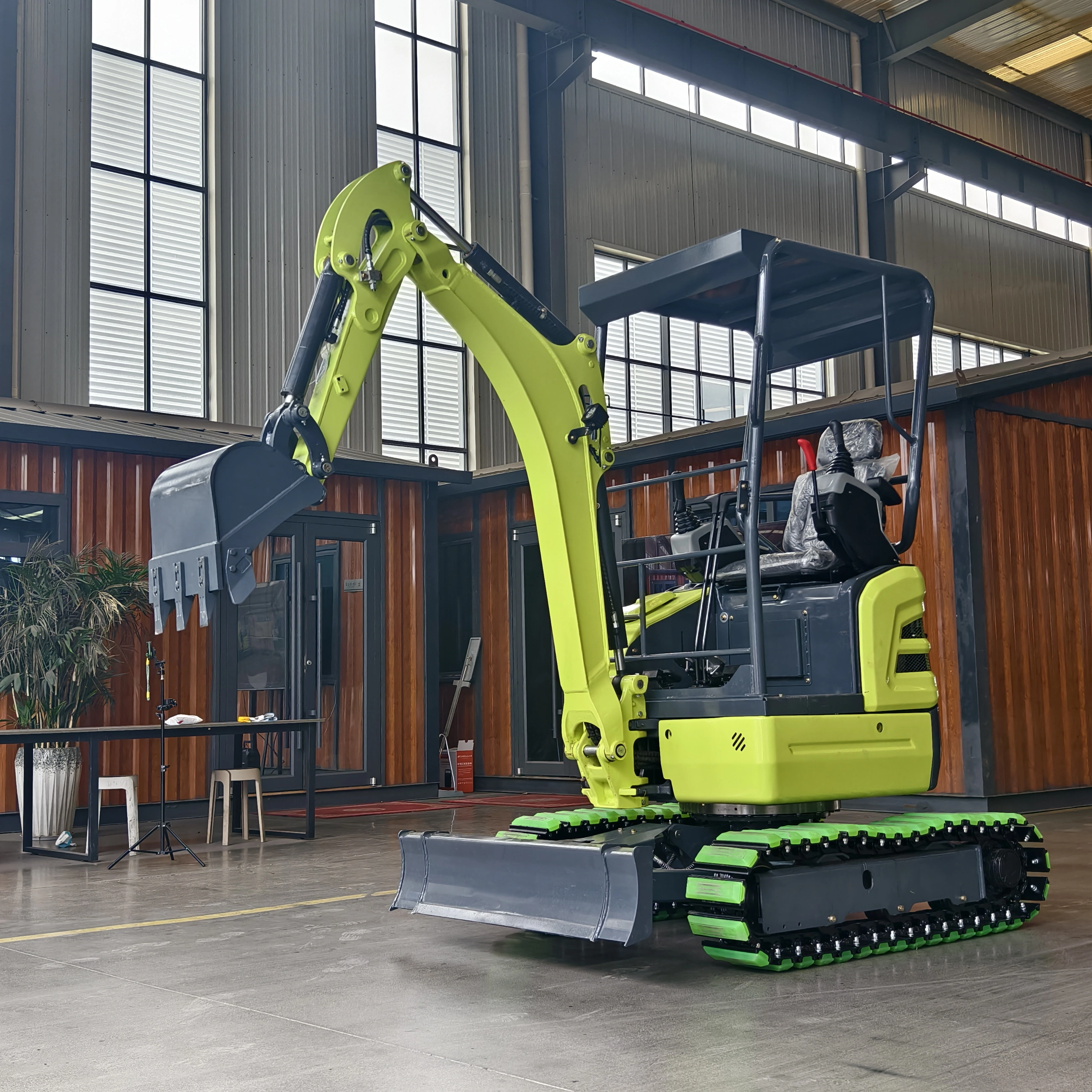 Mini-pelle 2T compacte avec système de détection de charge, mini-pelle sur chenilles 1