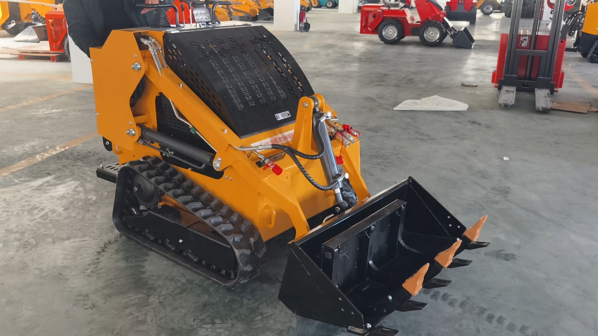 Chargeuse compacte miniature FY700 à prix d'usine 1