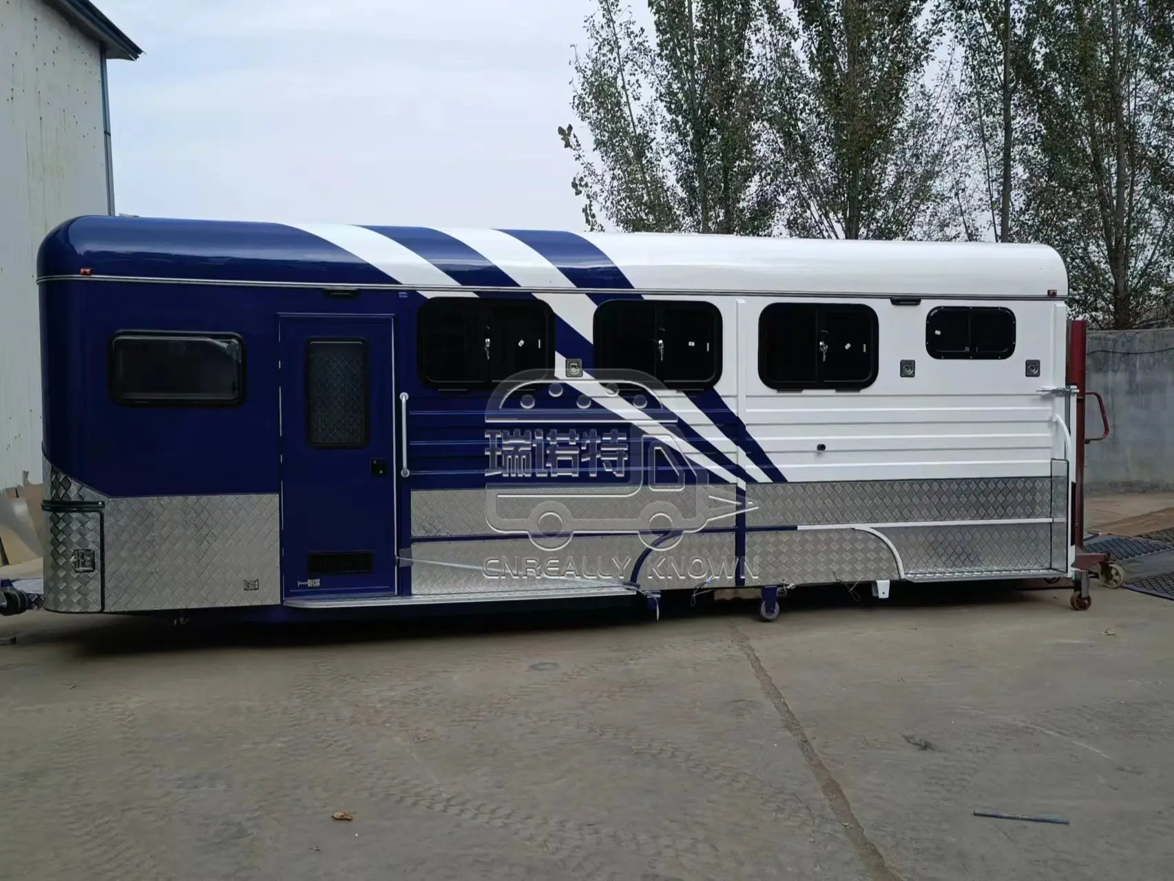 Small Food Trailer for Sale with Good Price 2