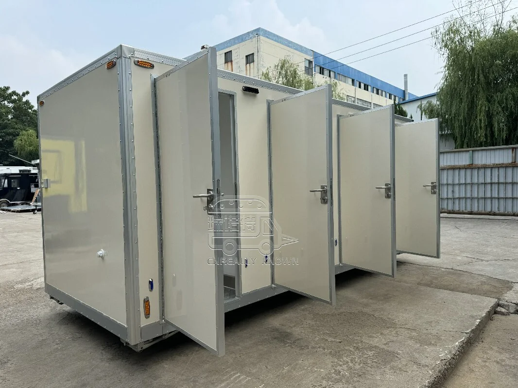 5-meter 4-stations mobiele douchetrailer 1