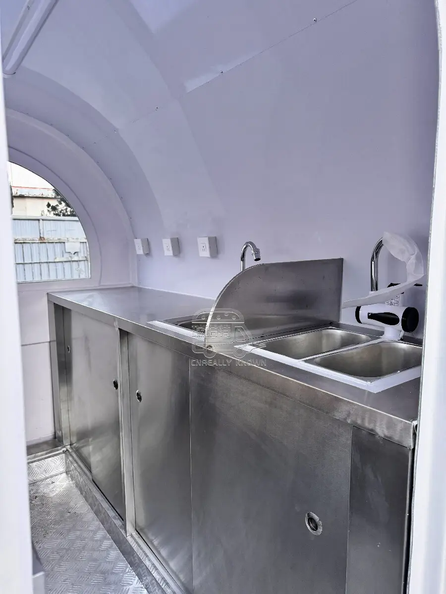 Remorque alimentaire vide très connue à vendre à un bon prix 9