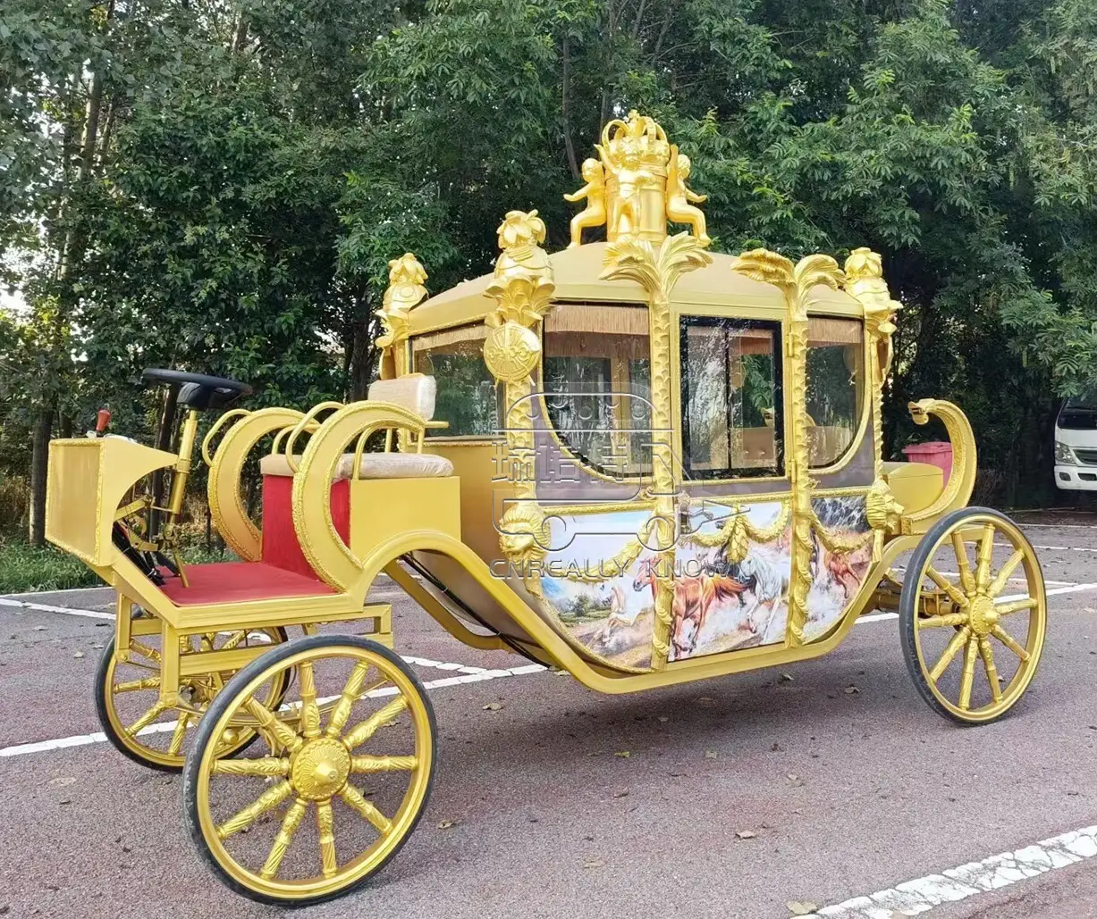 Elegance na kolech: Nadčasová lákadlo královského kočáru 1