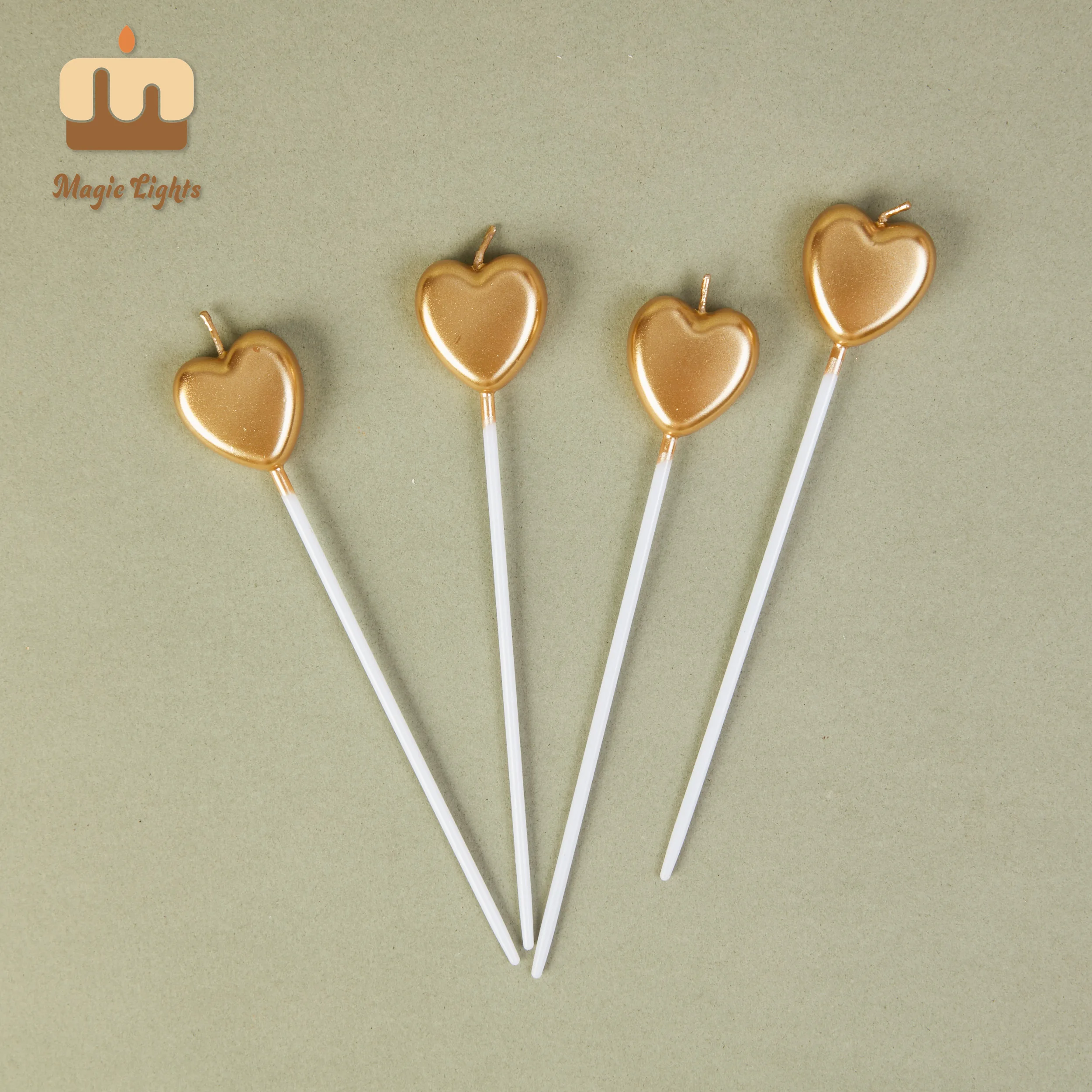 Magic Lights 4pcs شموع كعكة القلب الذهبية مع اختيارات طويلة 1