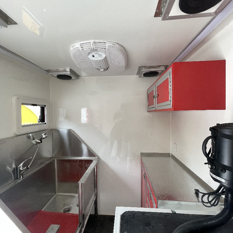 Mobile Pet Dog Grooming Washing Trailers Vans Customizable 4