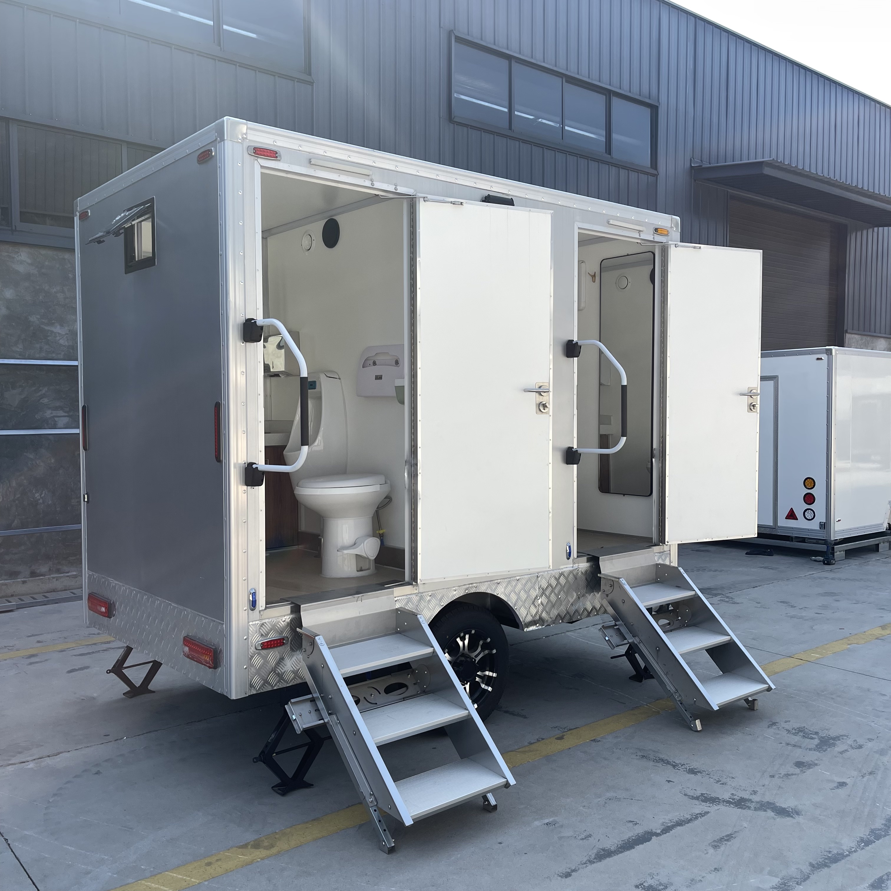 Long Lasting Bathroom Trailers for Weddings Price List 3