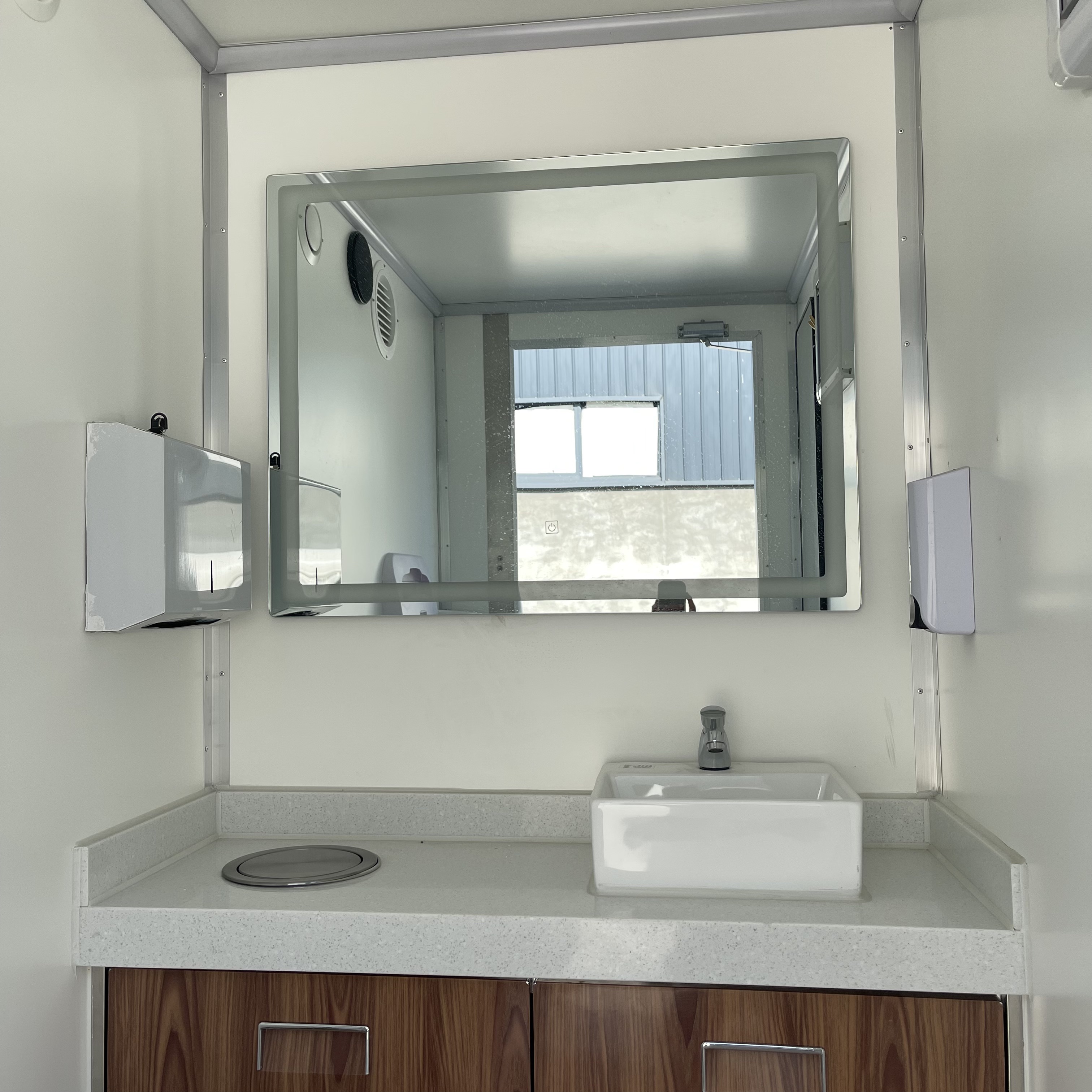 Long Lasting Bathroom Trailers for Weddings Price List 8