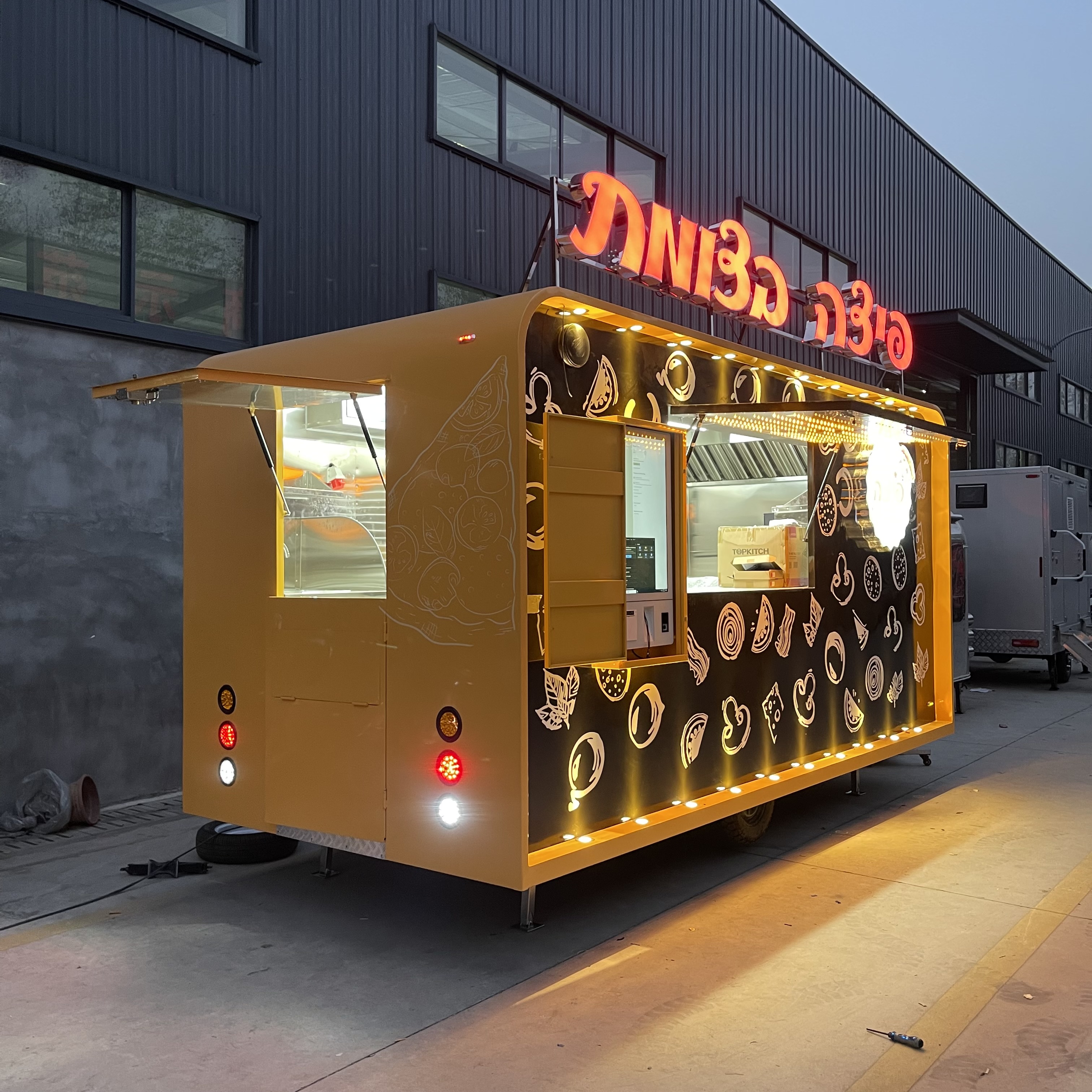 Kiosque à café Hot Dog Crème glacée Chariot de nourriture Concession de commerçant Remorque de nourriture fermée Camion de nourriture mobile avec cuisine complète équipée 3
