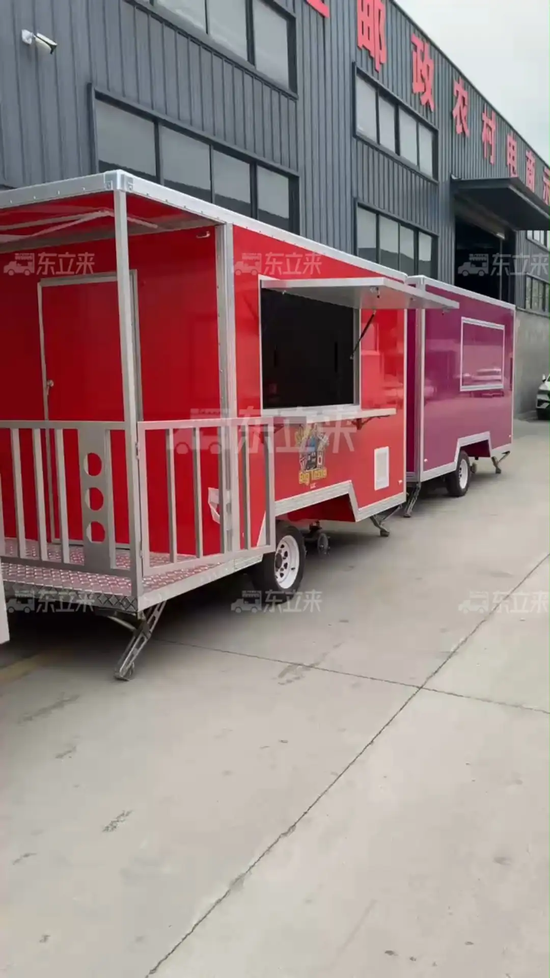Factory Fresh: el brillante camión de comida en la plaza roja se extiende 1