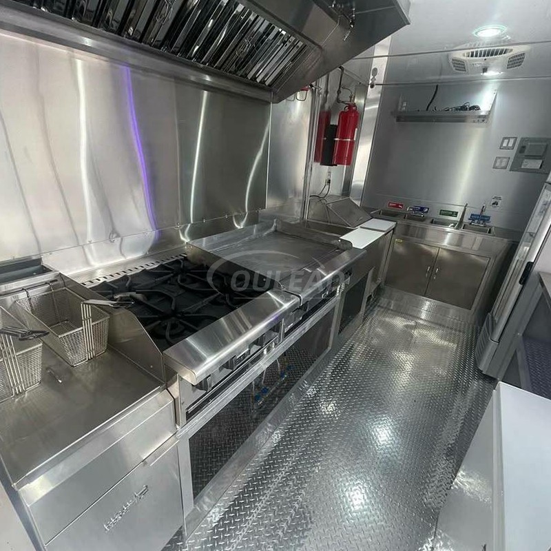 Remorque alimentaire rouge vif à double essieu | Plaque diamantée & Fenêtre de service 5