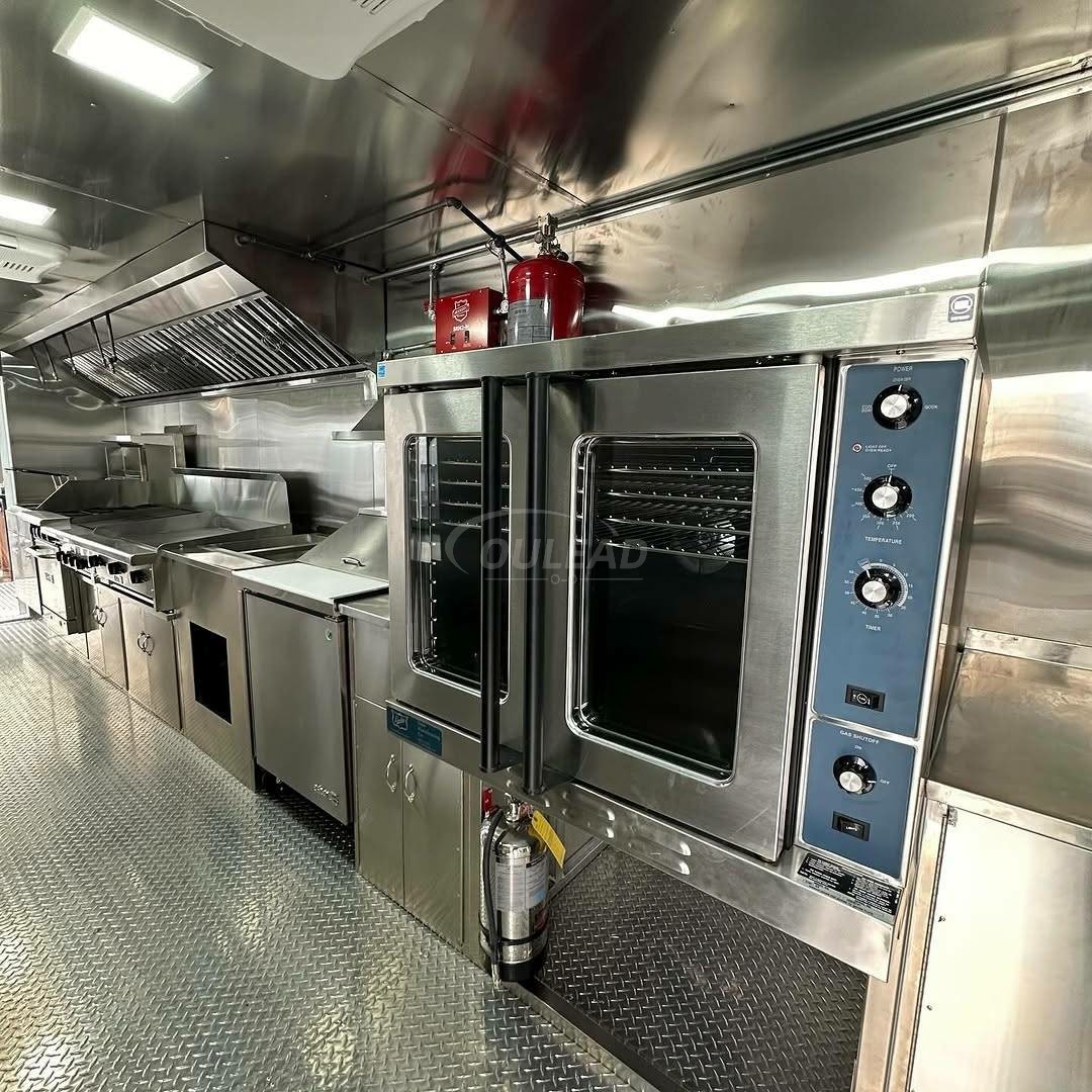 Remorque alimentaire rouge vif à double essieu | Plaque diamantée & Fenêtre de service 7