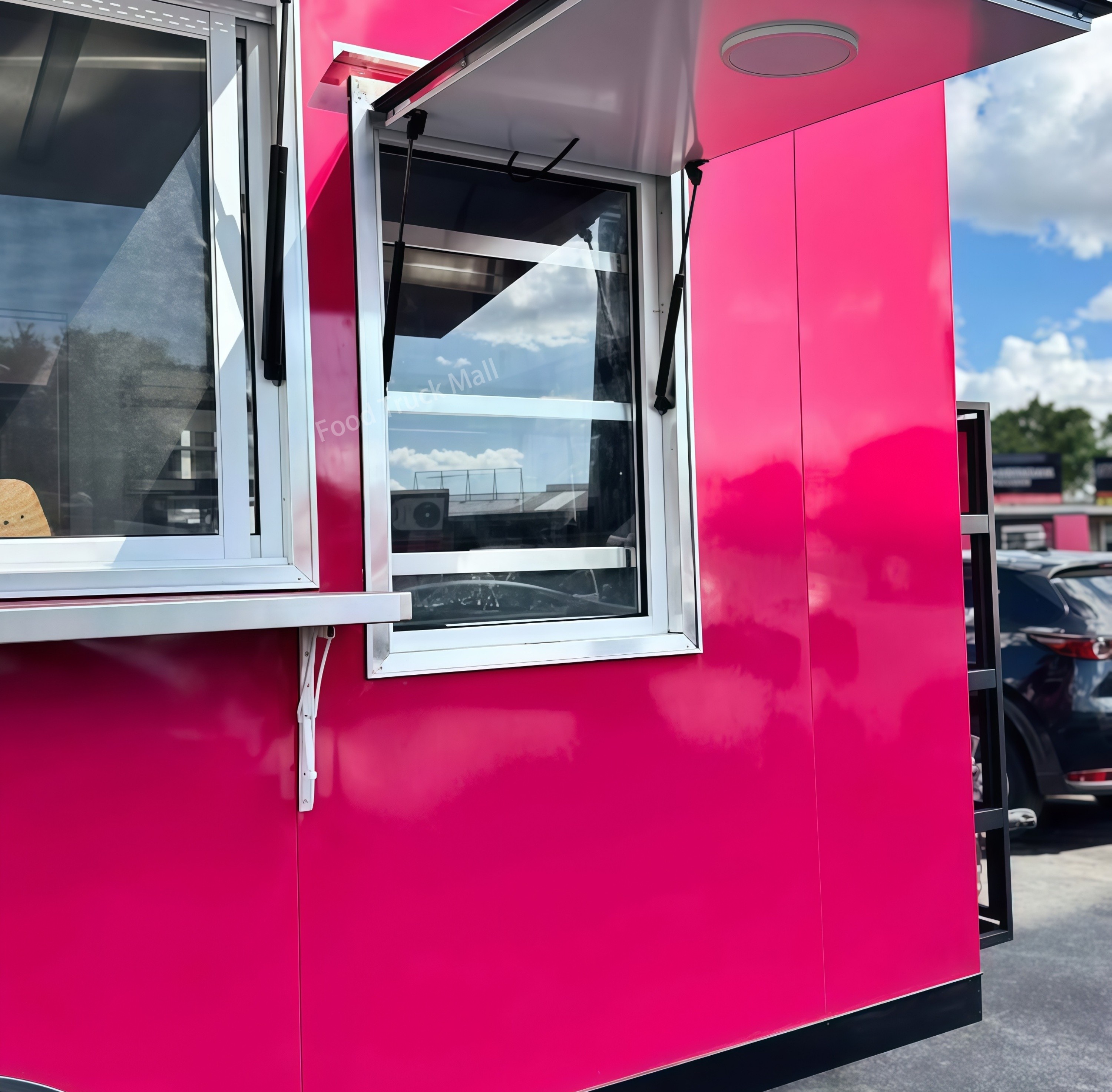 Remorque de restauration rose vif à double essieu avec fenêtre de service 3