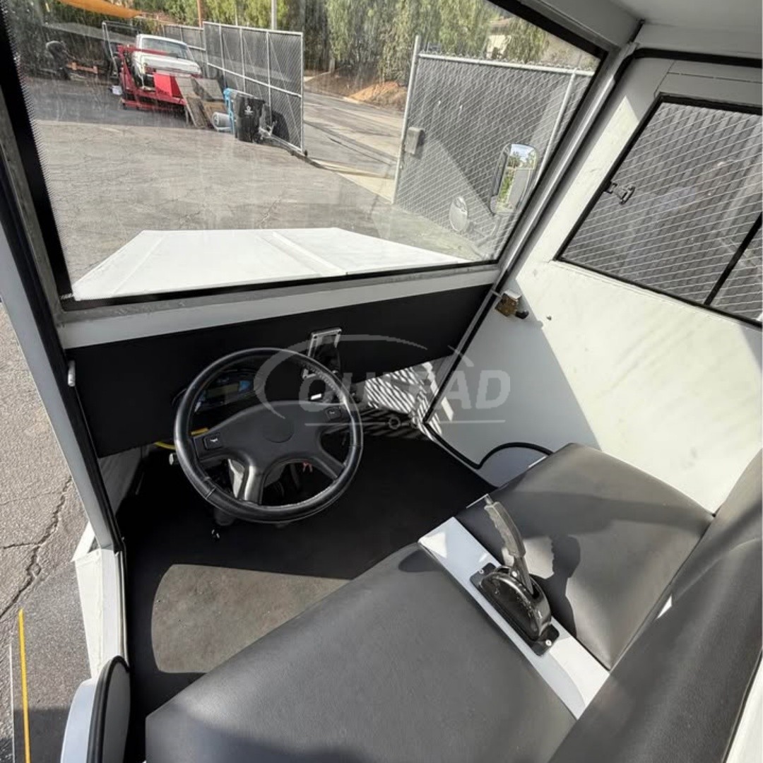 Vintage - Style Light Gray Citroën - Inspired Food Truck with Distinctive Grille 2