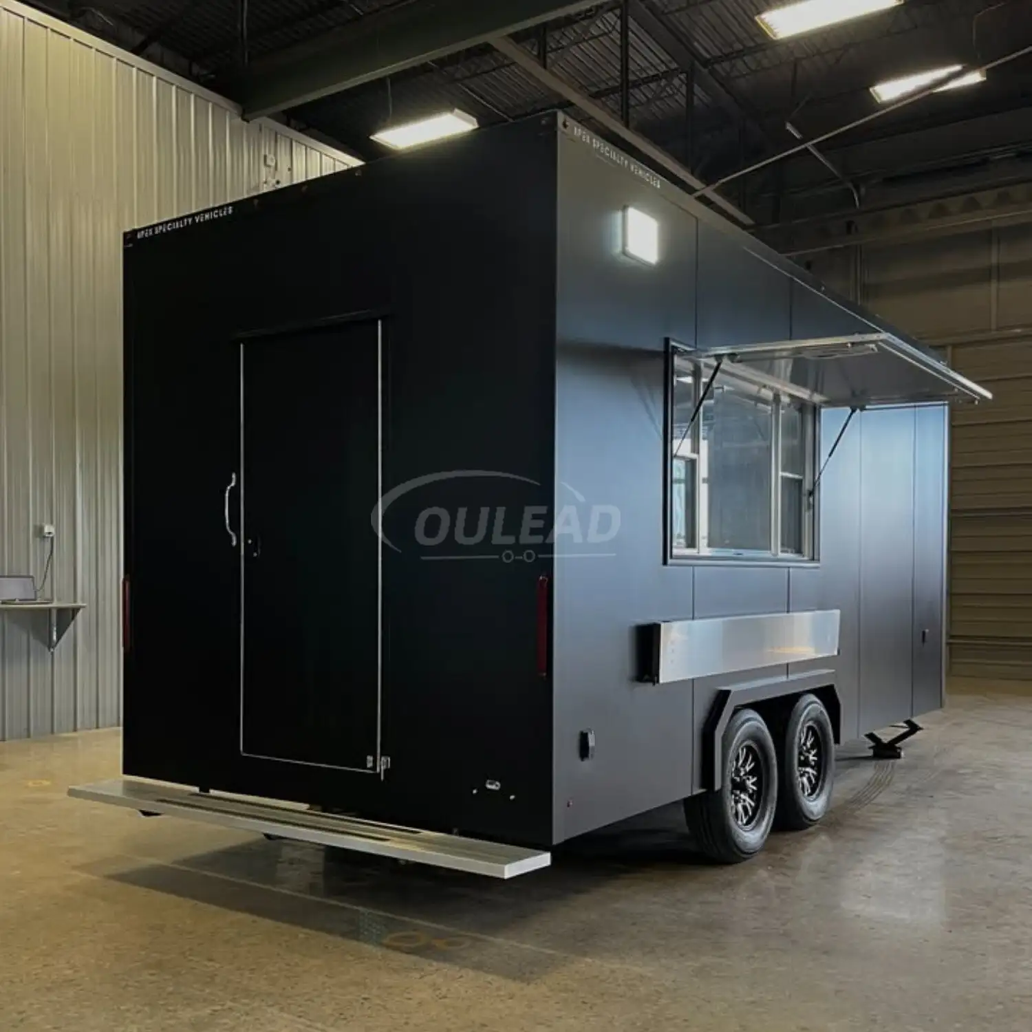Remolque de comida negro moderno | Cocina móvil industrial | Unidad de catering 1