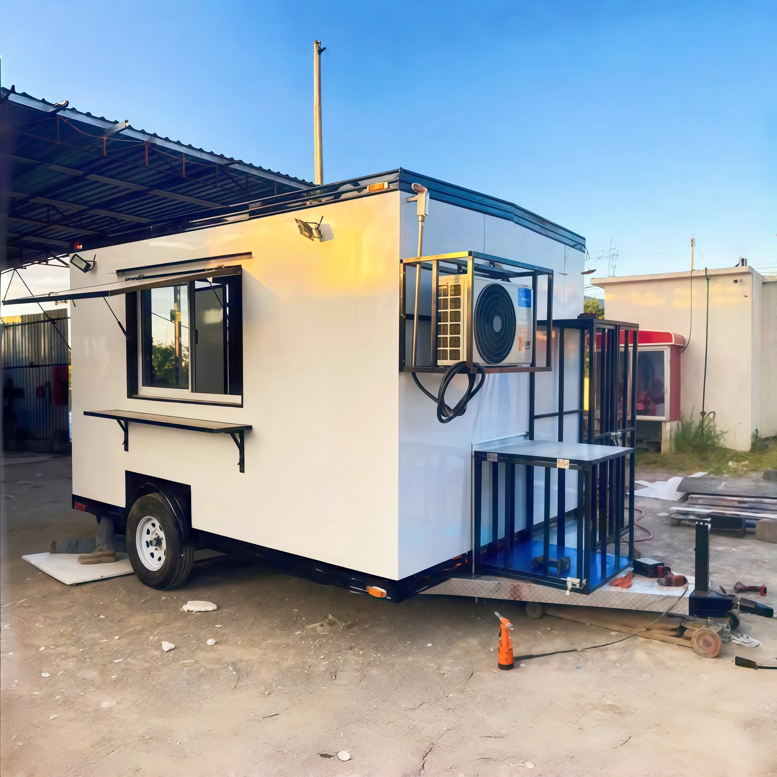 Trailer de comida para cachorro-quente, café e outras atividades ao ar livre, totalmente equipado em aço inoxidável resistente à ferrugem, à venda nos EUA. Ideal para fast food. 1