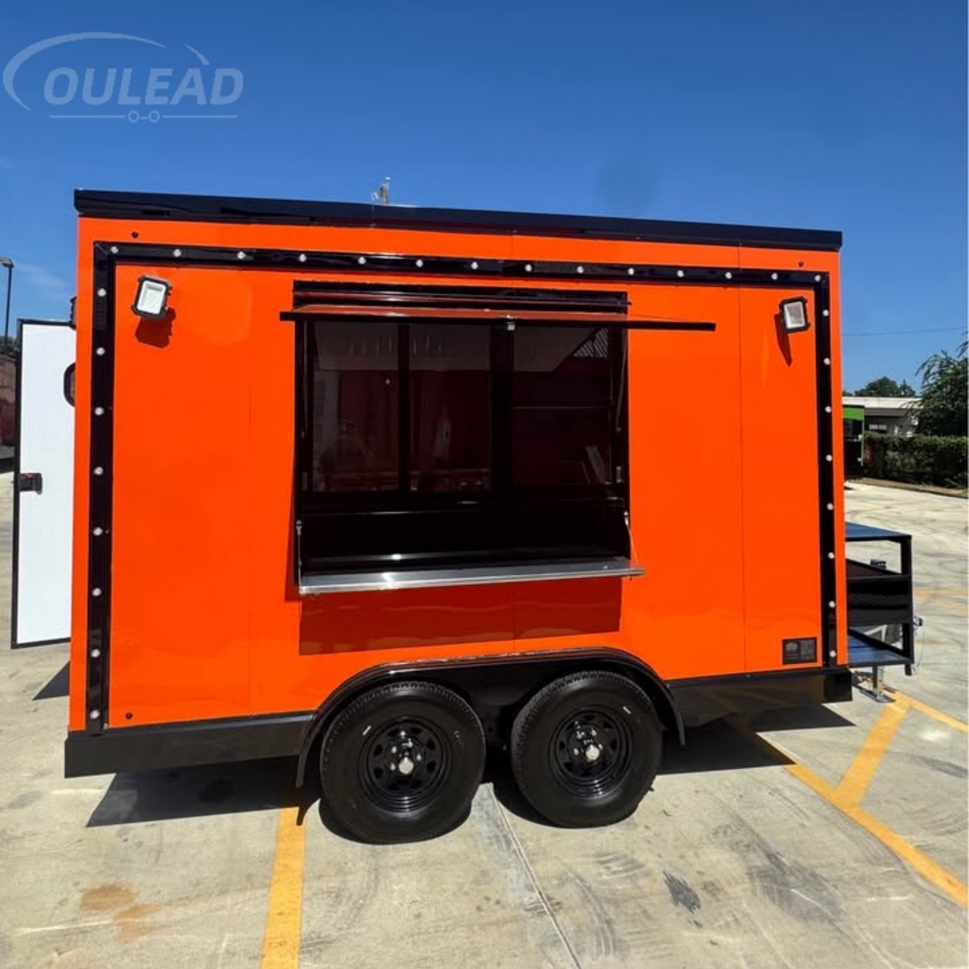 Trailer personalizado para concessão à venda com cozinha comercial. 1
