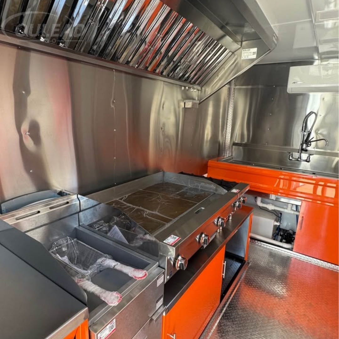 Trailer personalizado para concessão à venda com cozinha comercial. 10