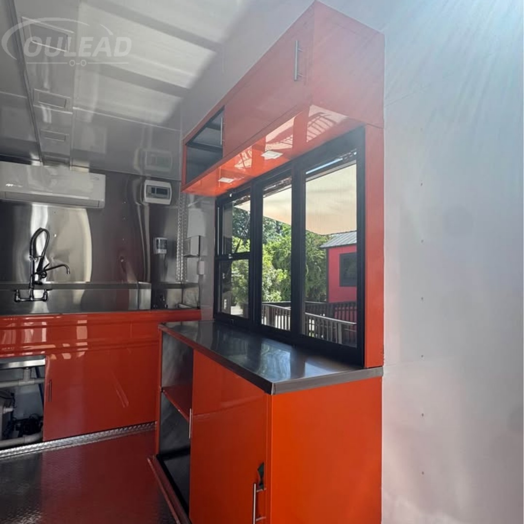 Trailer personalizado para concessão à venda com cozinha comercial. 8