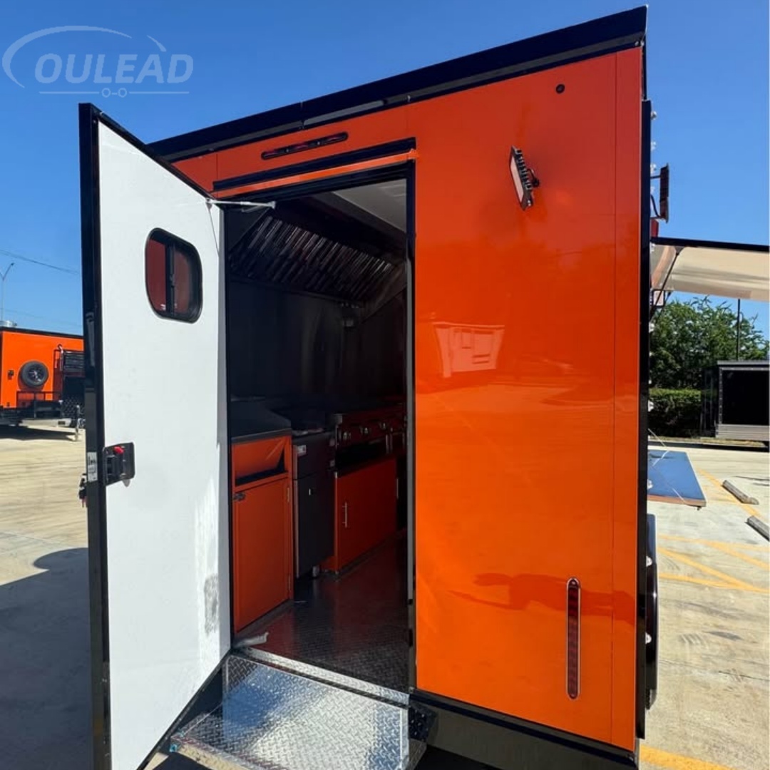 Trailer personalizado para concessão à venda com cozinha comercial. 3