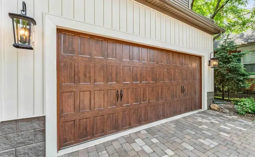 Porte de garage en bois massif Portes de garage à panneaux en bois 1