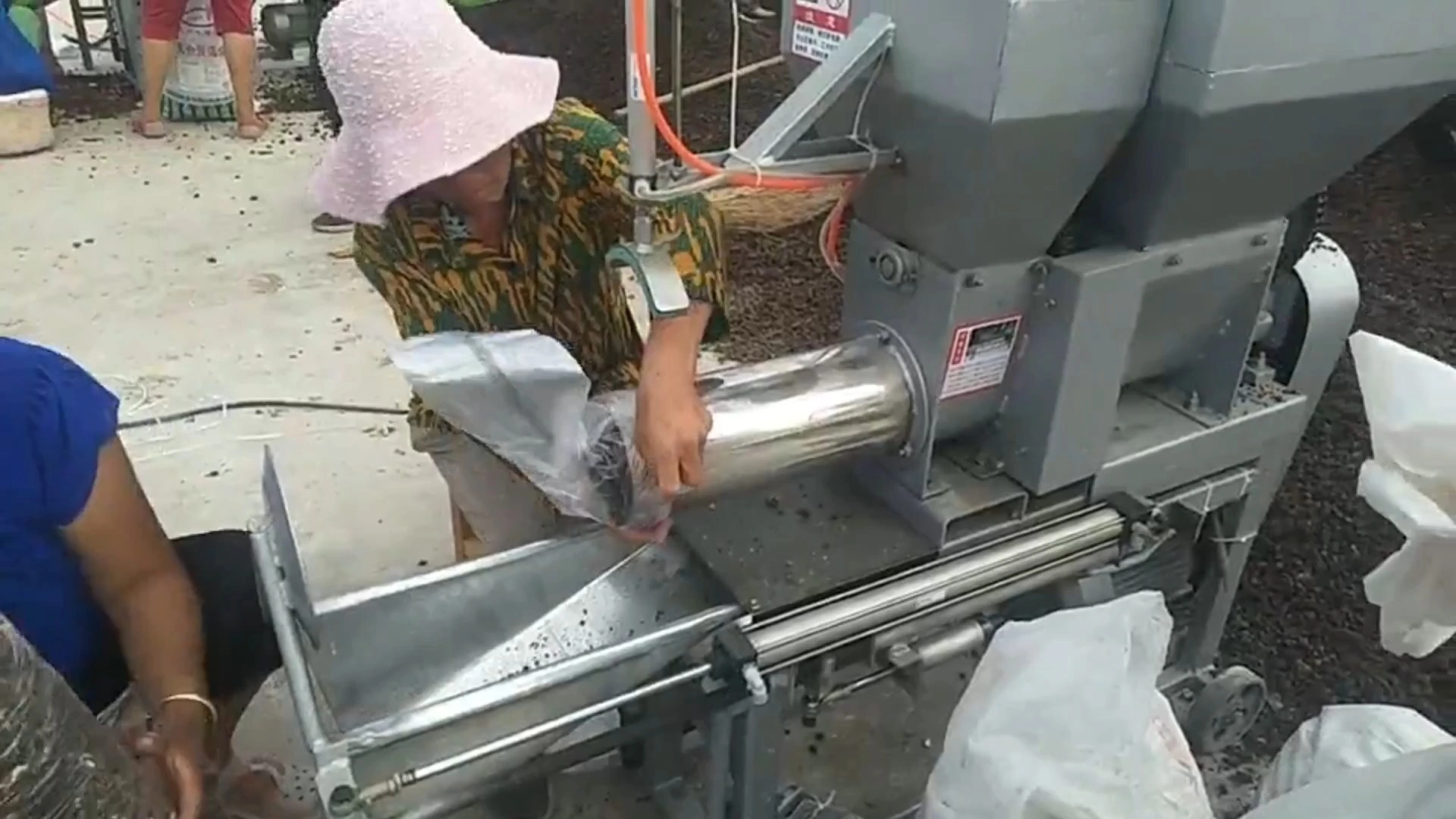 Mushroom Substrate Bagging Machine with Layer Inoculation 1