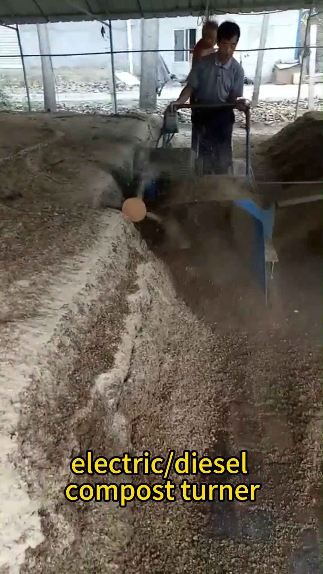 Volteador de compost autopropulsado para mezclar sustrato 1