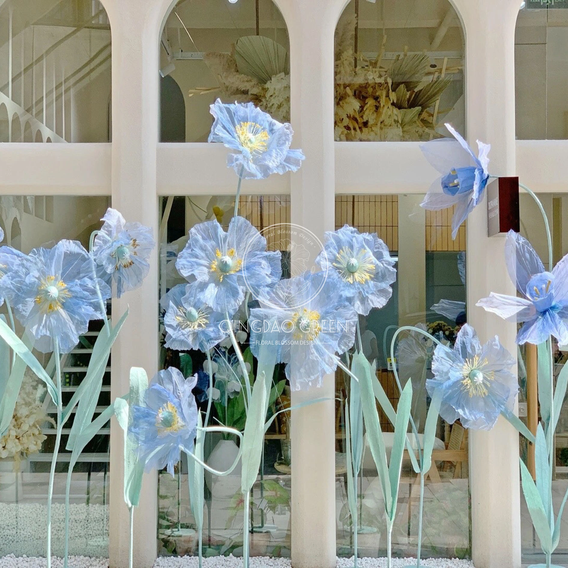 Flores artificiales gigantes de organa gigante