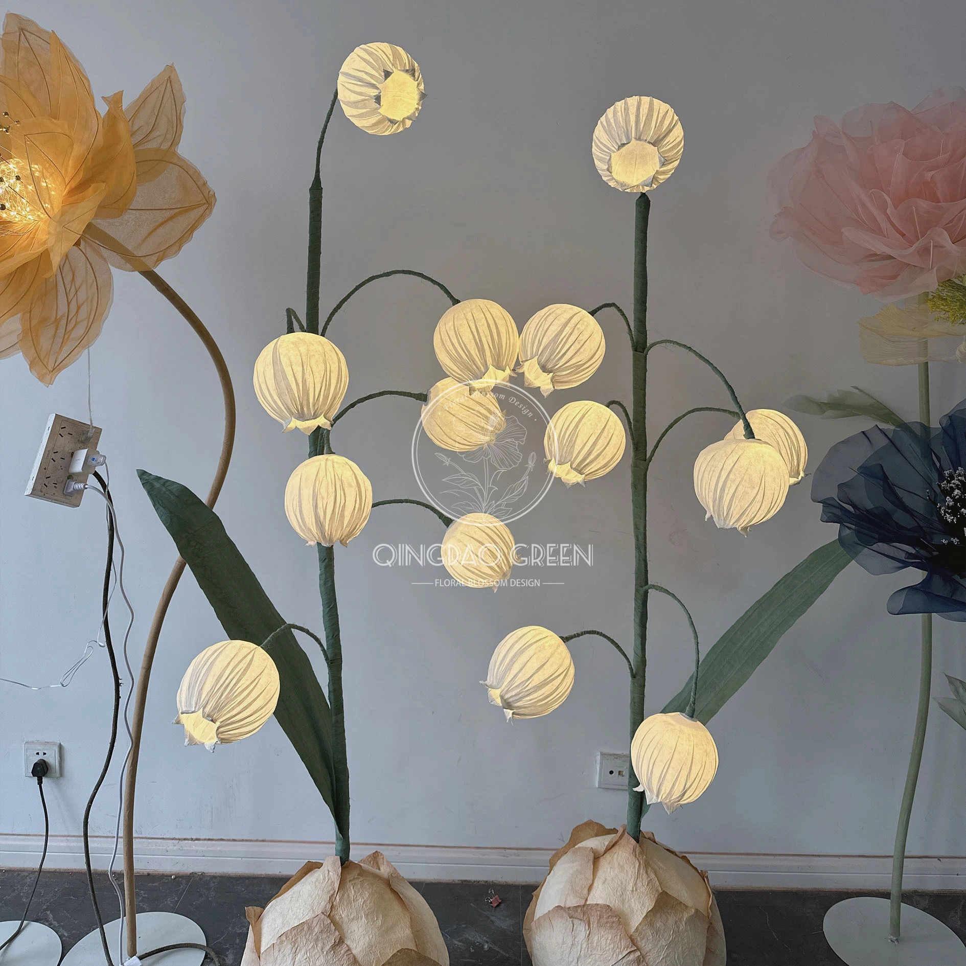 Conception de toile de fond de l'événement Papier géant artificiel / Lily de soie de la vallée de la vallée