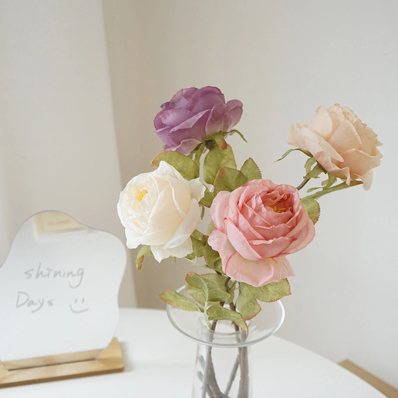 Pieza decorativa de lujo con borde quemado en forma de rosa. 1