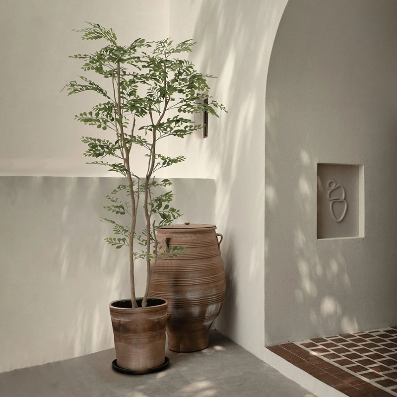La decoración de plantas artificiales se puede utilizar para la decoración de interiores y el diseño de actividades en centros comerciales. 1