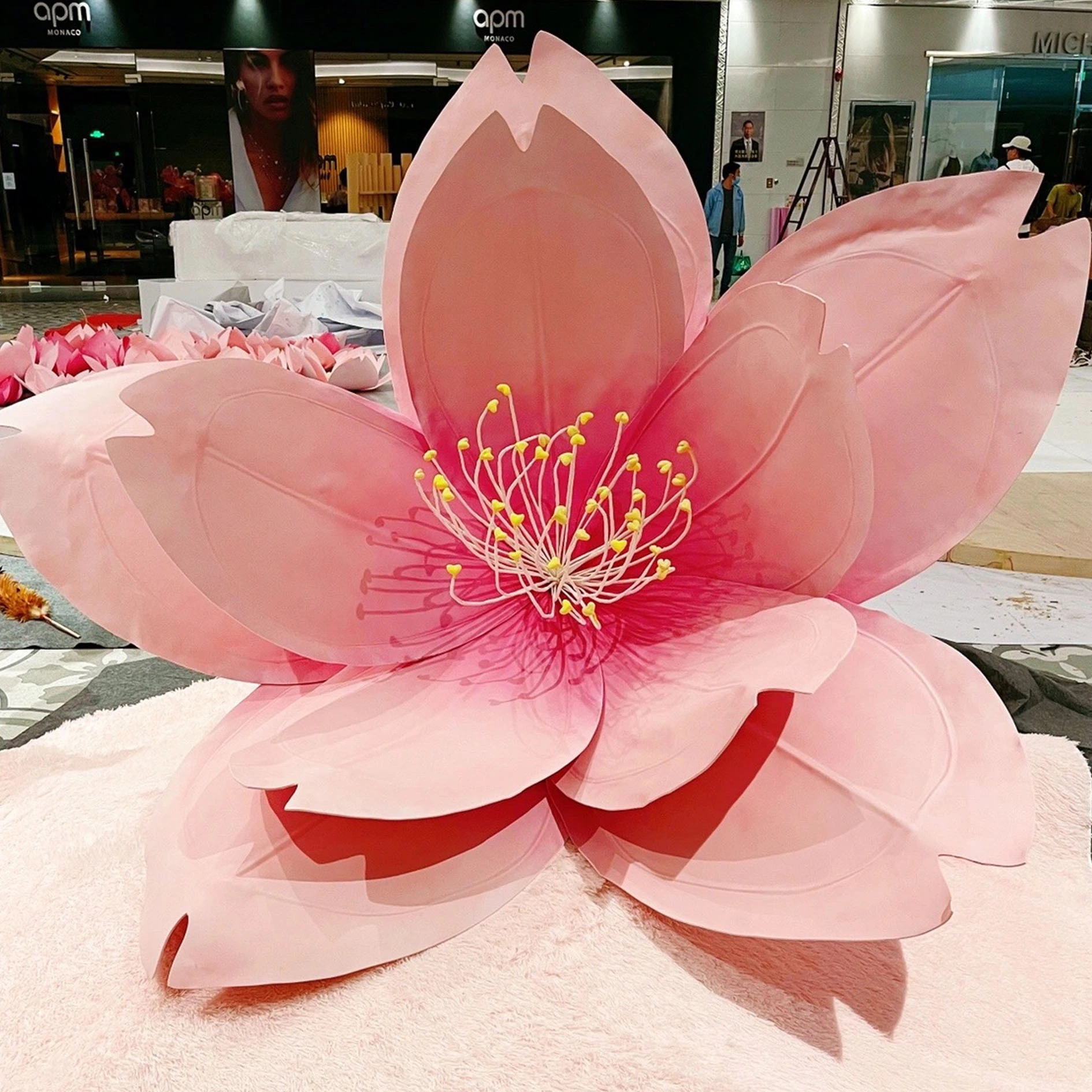 Giant Pink Foam Peach Blossom Shoping Mall Escena de eventos a gran escala Diseño de la escena