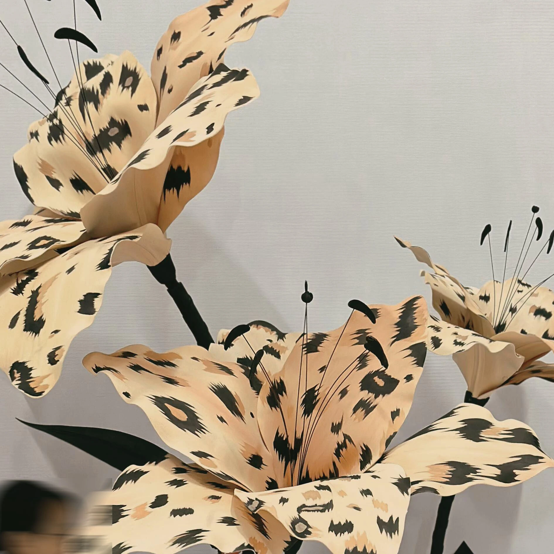 Diseño de venta caliente Flor gigante de lirios manchados