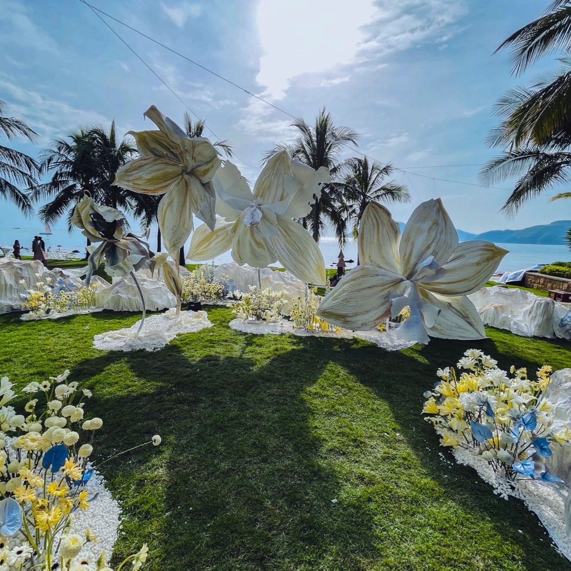 Instalaciones de boda de flores artificiales de lirio gigante