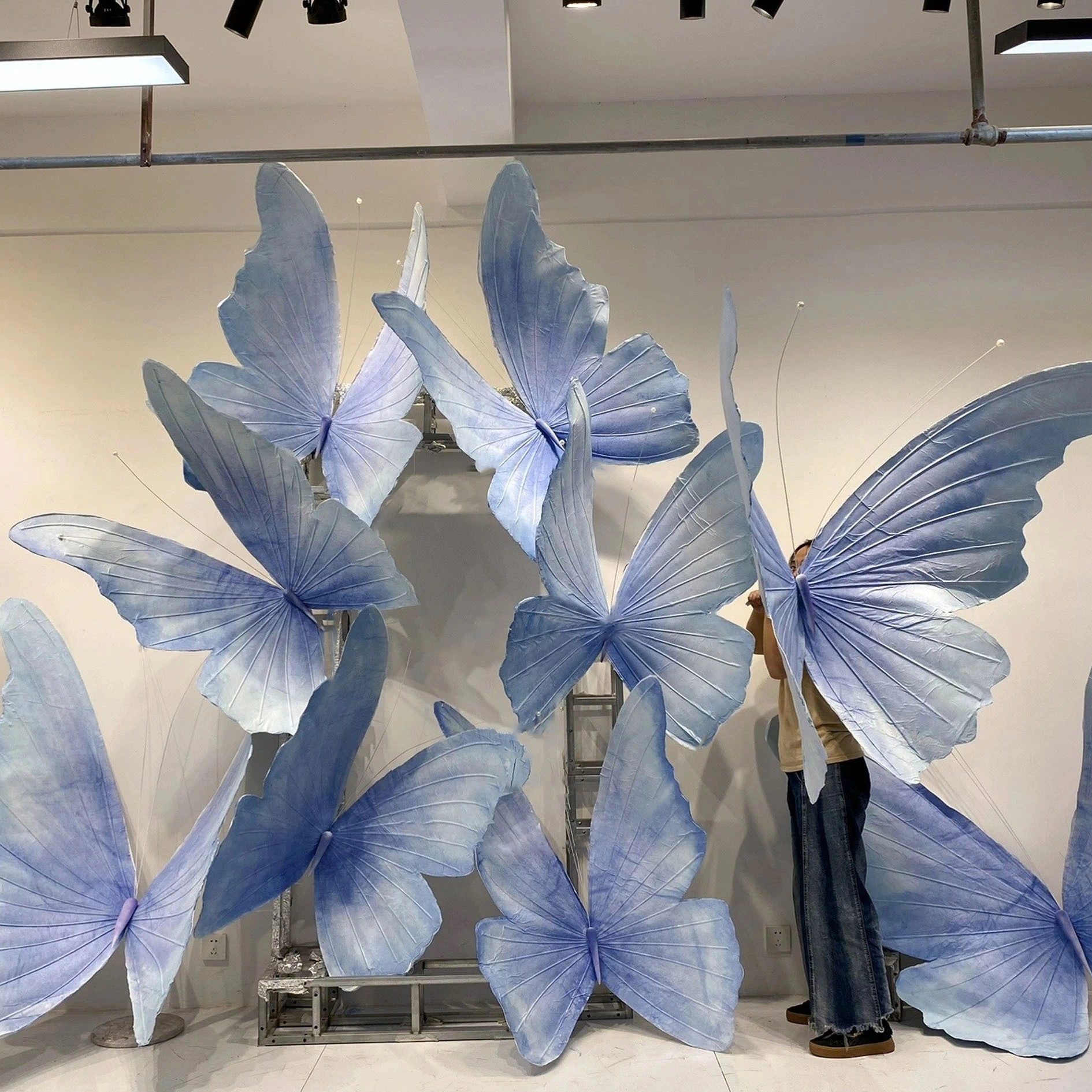 Decoración de la boda de la mariposa de papel púrpura