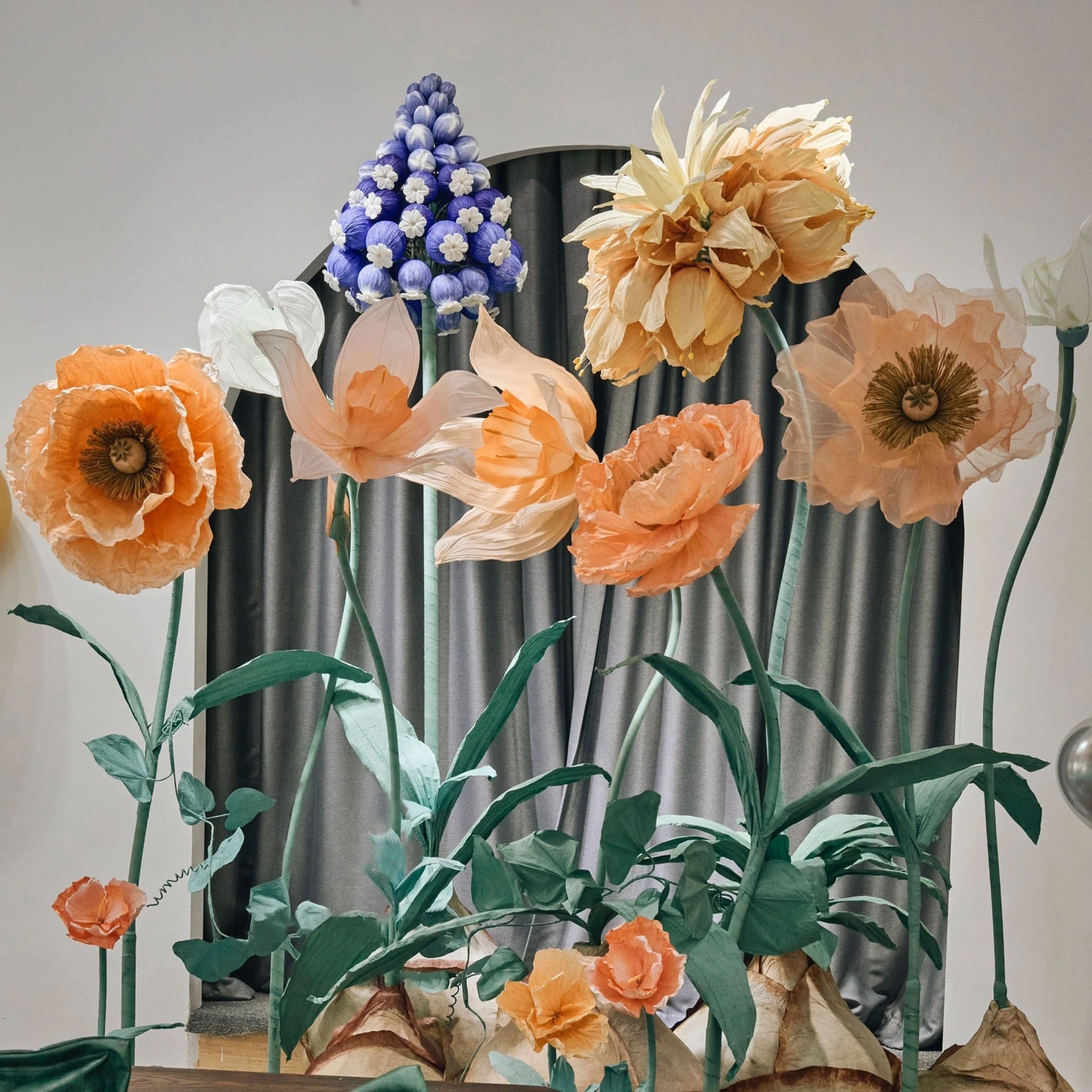 Orange artisanal magnifique orgue en papier oral géant art géant