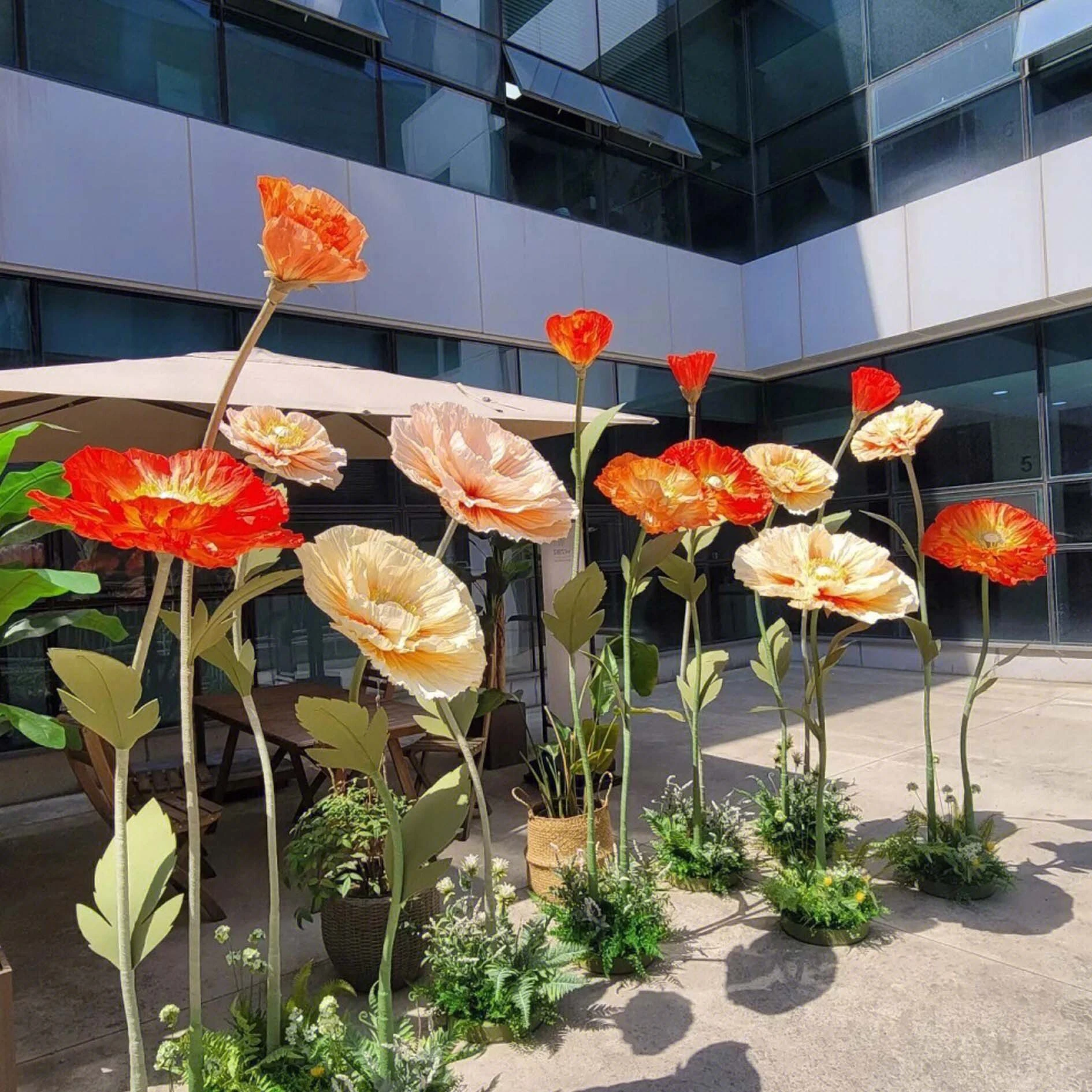 Artesanos crean arte floral soñador