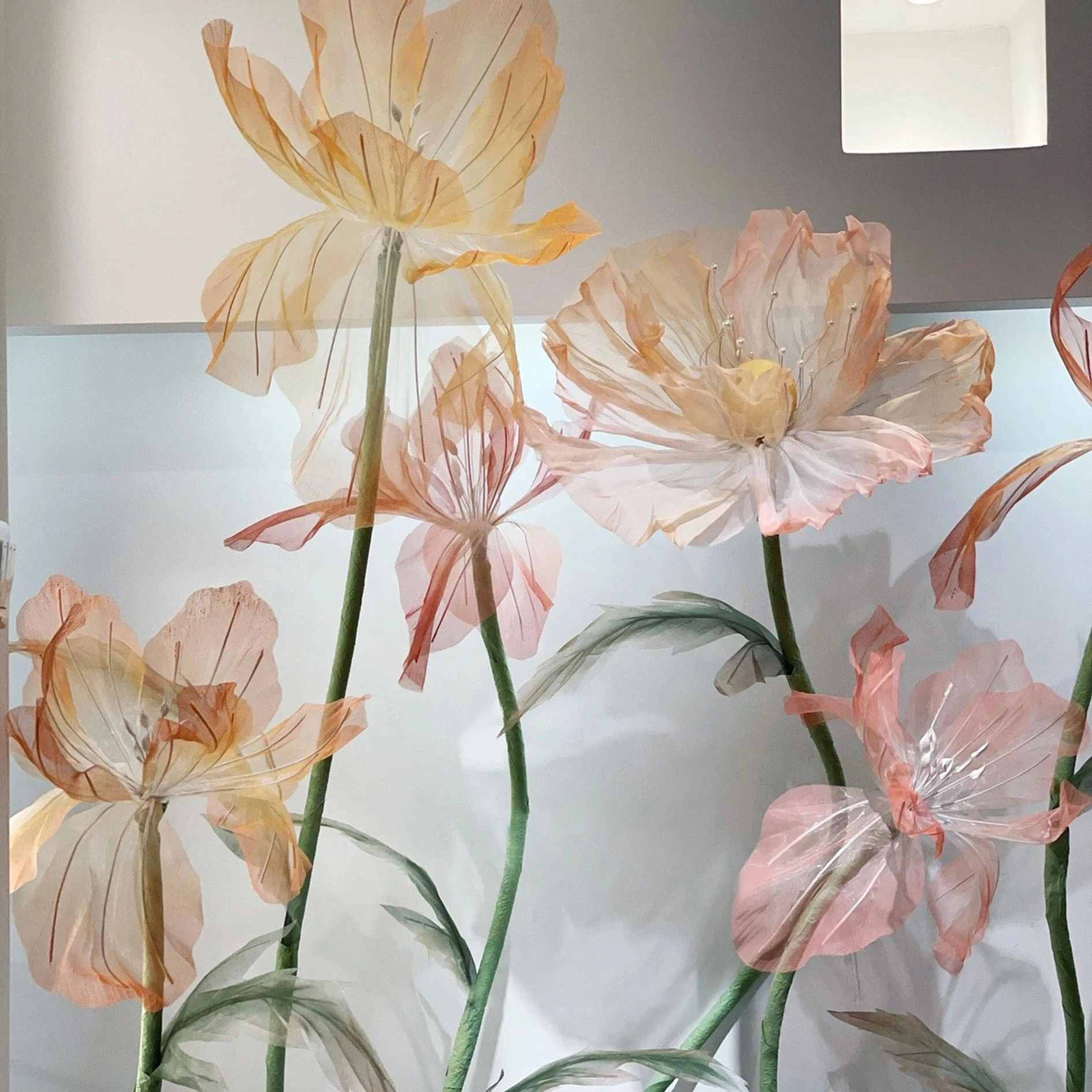 Fleurs géantes rêveuses et vivantes