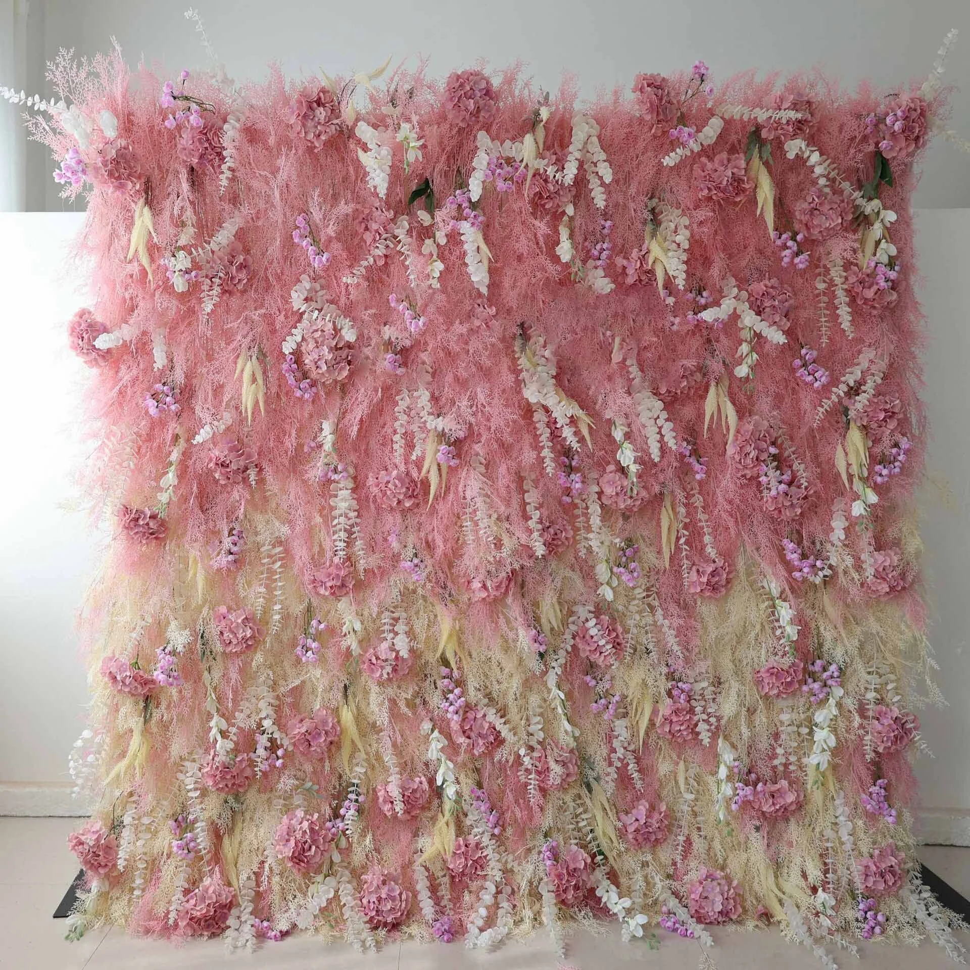 ¡Las misteriosas y hermosas flores artificiales en la pared de flores a base de telas crean un ambiente mágico! 1
