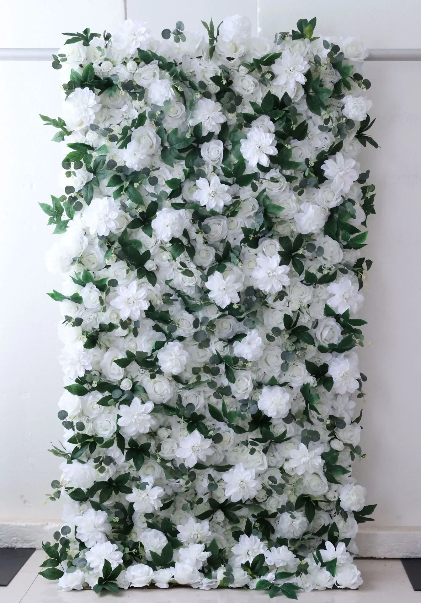 The lifelike fabric-based flower wall has a delicate and realistic texture, and can create a beautiful and romantic scene for wedding banquets and the like 1