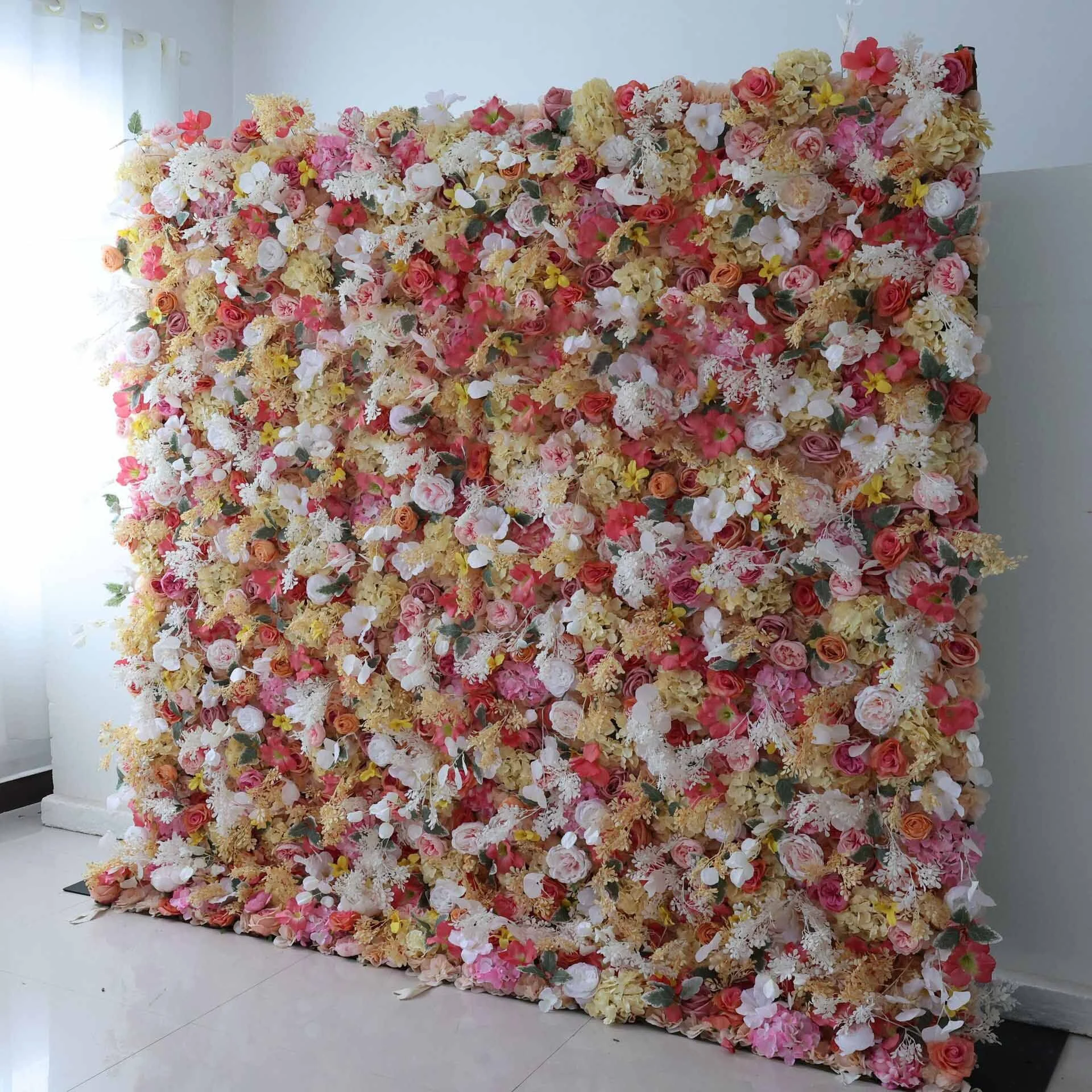 The luxurious and elegant fabric-based flower wall highlights the high-end style, and the hotel lobby and private club create a distinguished welcoming atmosphere 1