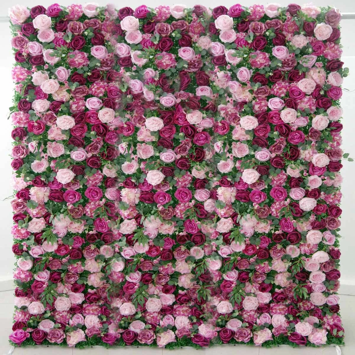 The romantic and beautiful fabric-backed flower wall outlines a poetic picture, creating an atmosphere at the proposal site and couple restaurant 1