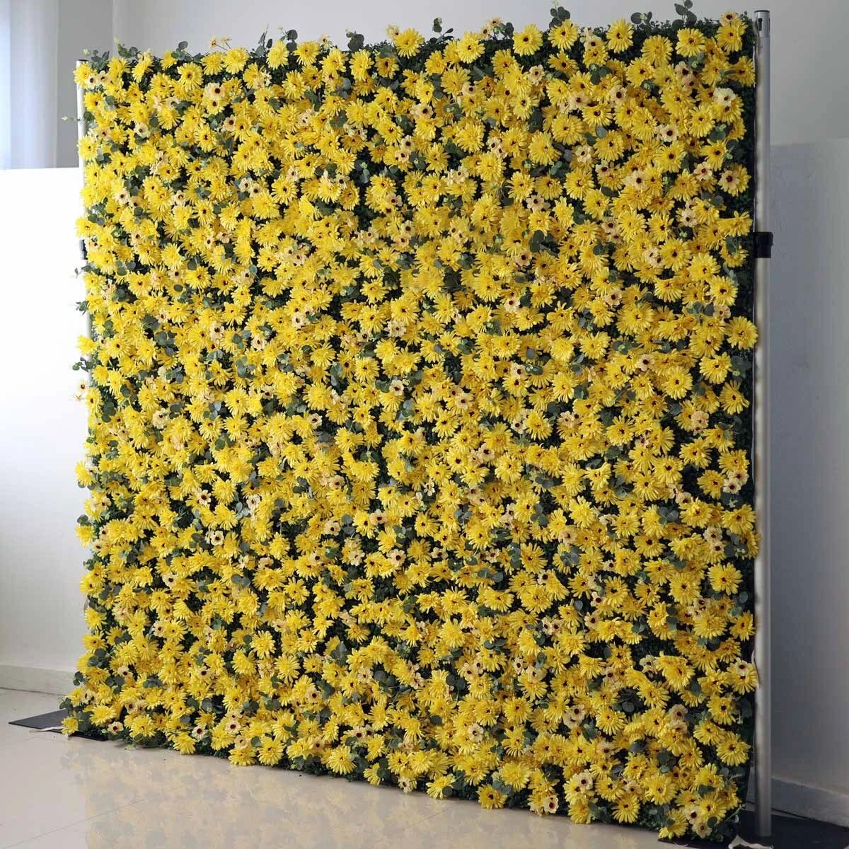 Die lebhaften und lebendigen Stoffboden-Blumenwandkünstlungsblumen scheinen lebendig zu sein und die Vision von Avantgarde in Modenshows und trendigen Geschäften zu schaffen 1