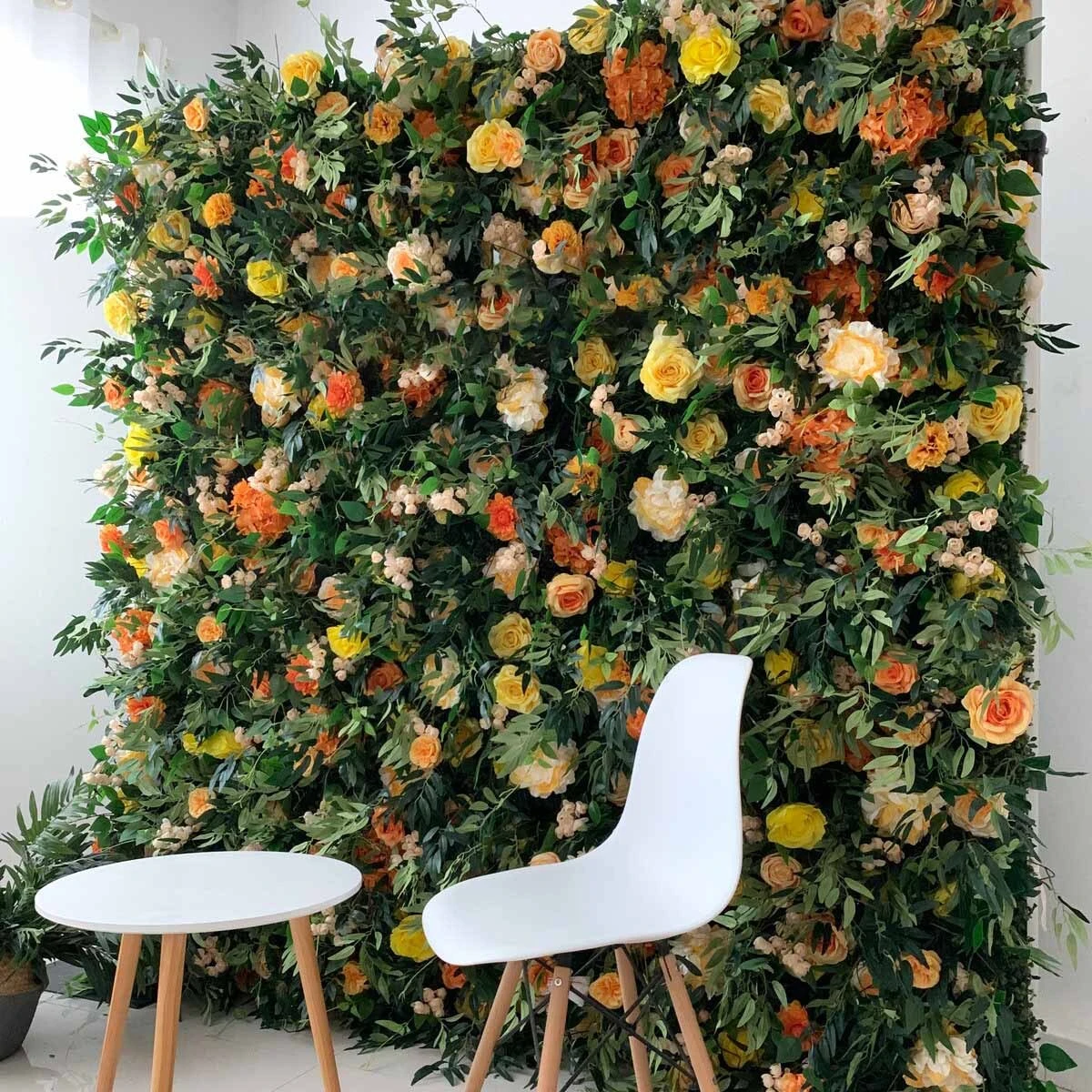La pared de flores con fondo de tela está lleno de atmósfera natural, y el restaurante de la granja y el campamento al aire libre crean un espacio salvaje y lujoso 1