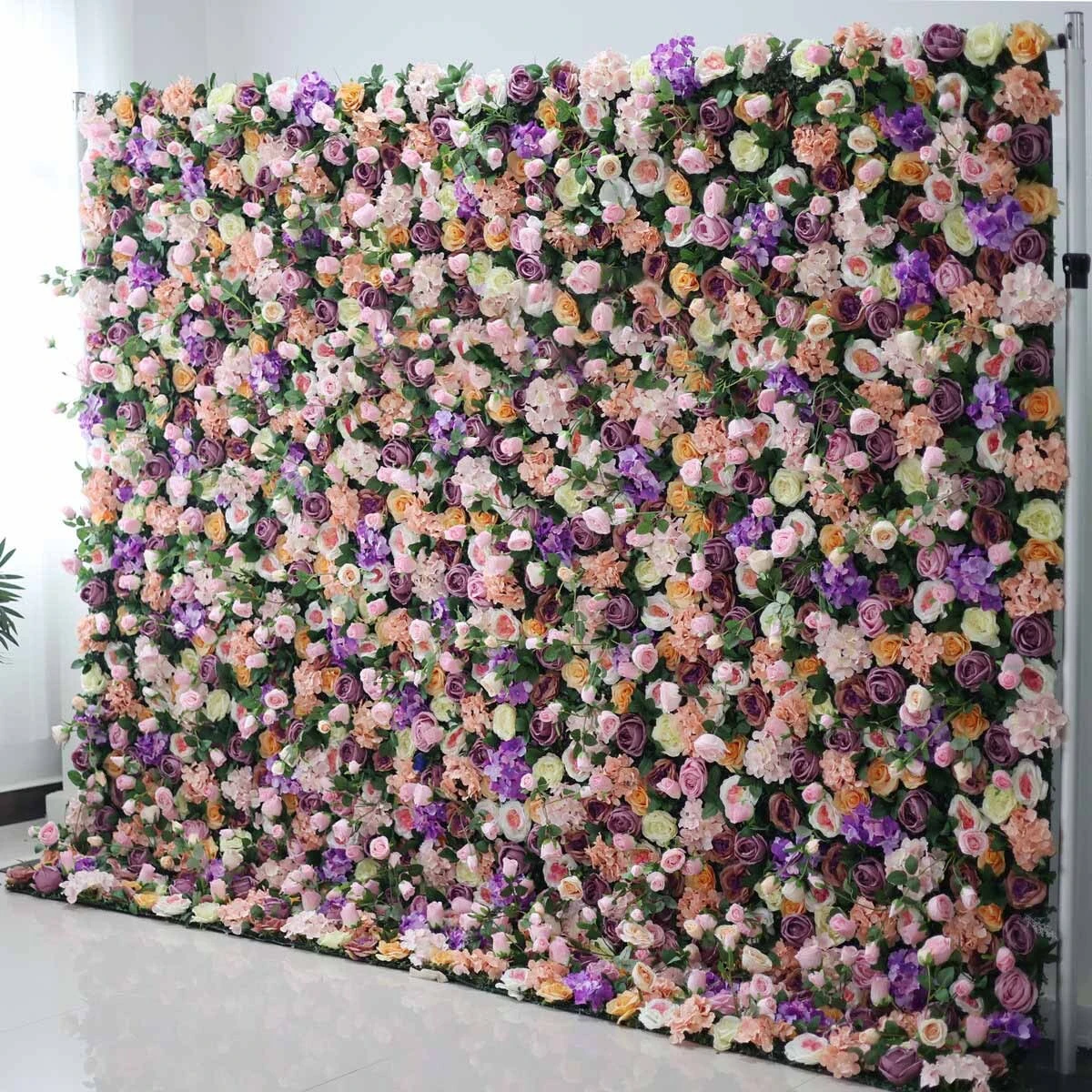 La pared de las flores de tela tiene colores brillantes y duraderos, lo cual es sin preocupaciones para todo tipo de escenas 1