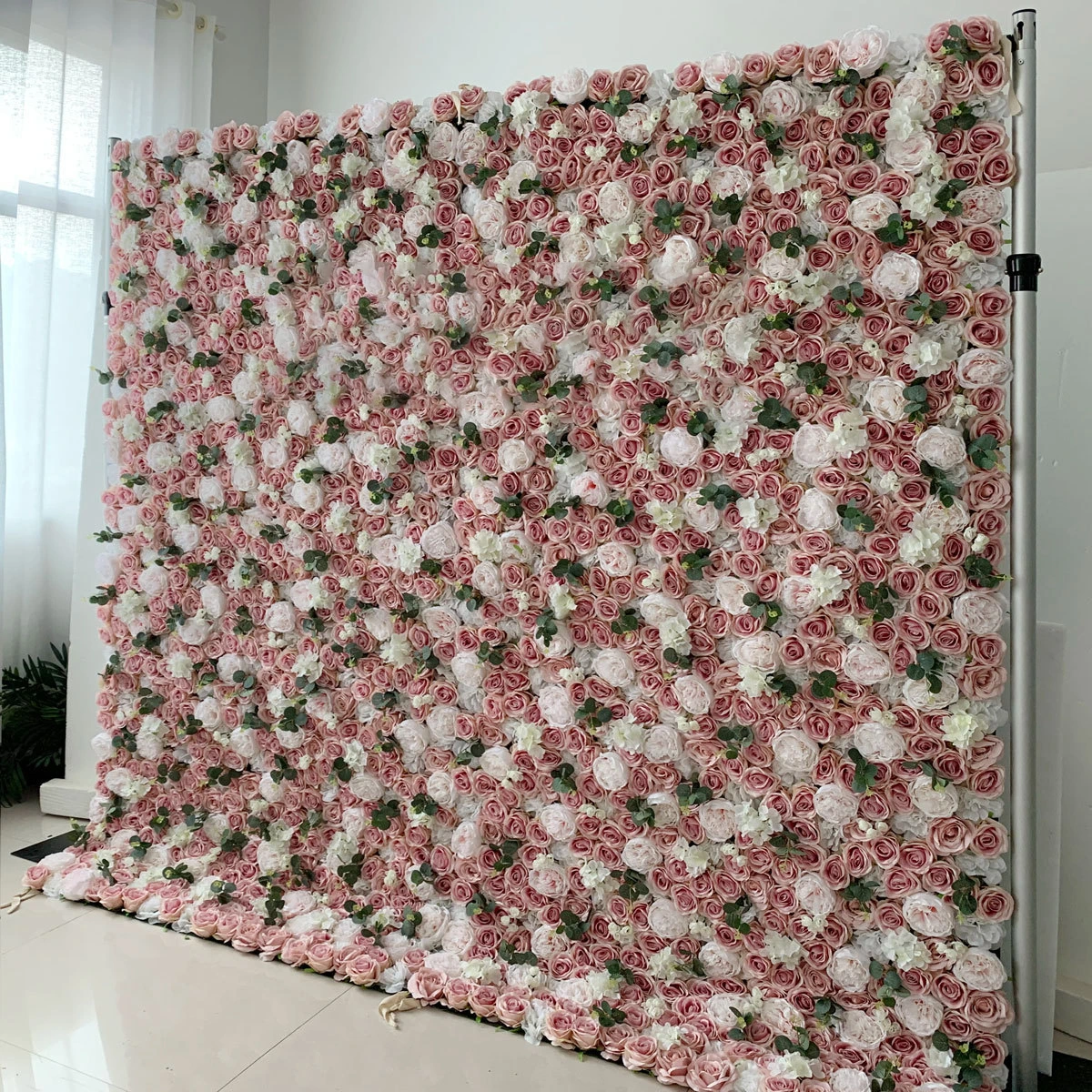 La pared de flores de tela interpreta el encanto artístico clásico, se puede aplicar de manera flexible en varias escenas y se puede adaptar para resaltar el sabor individual. 1
