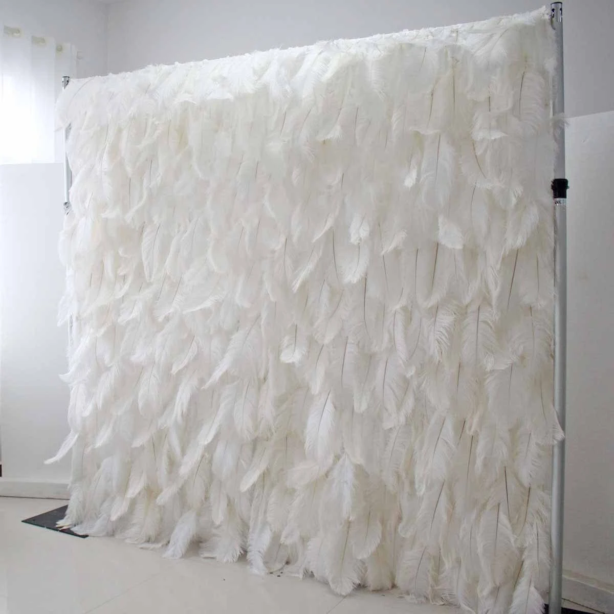La pared de flores de tela fresca y natural presenta la belleza del arte floral original, adecuado para todos los diseños de escenas 1