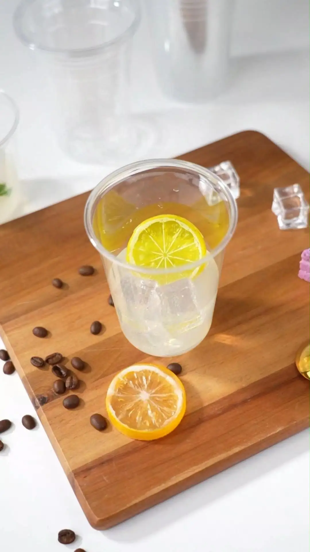 Koob Caag ah oo bannaanka ah oo la tuuri karo Koobka Cabbitaannada Picnic PET Cup ee Xafladaha Maalmaha Dhalashada Maacuunta Kaamka 1