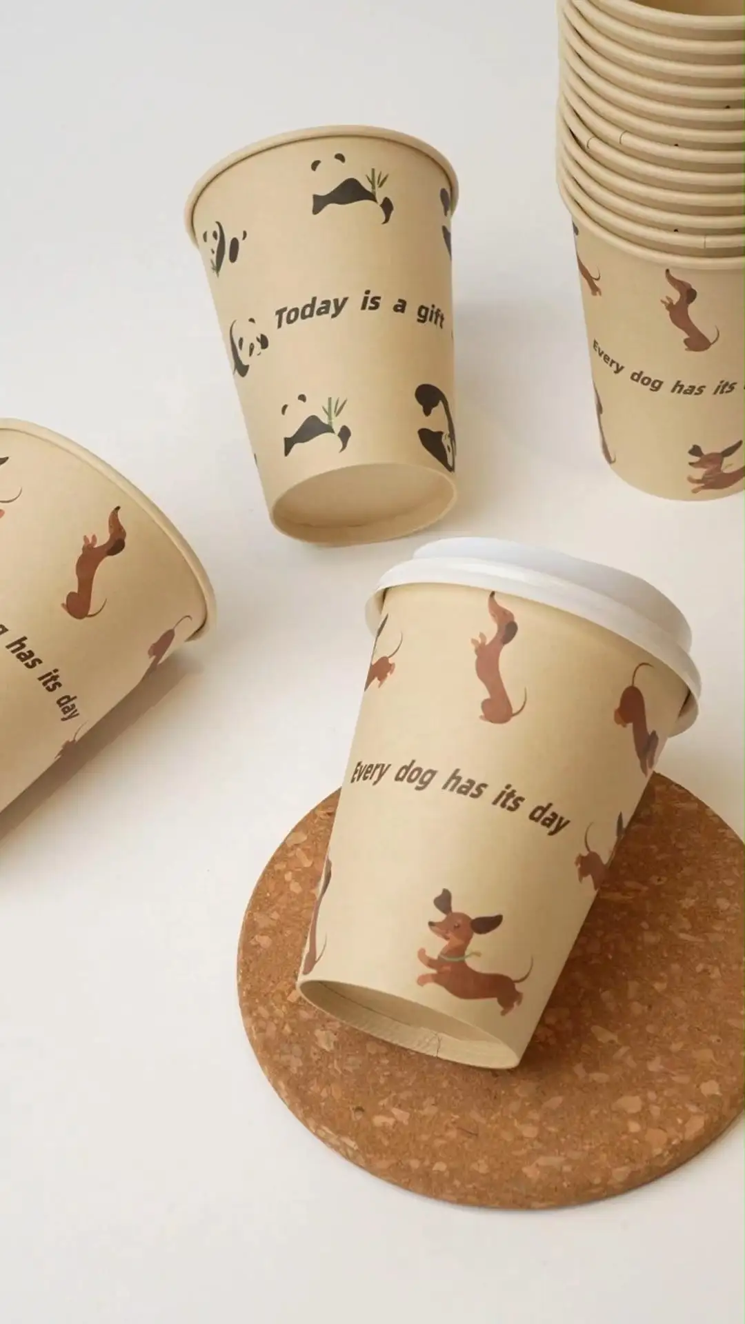 Jaukas Panda papīra krūzes ar vākiem — vienreizējās lietošanas kafija <000000> Piena krūzes ballītēm, mājām un birojam | Karikatūras papīra suņu krūzes bērniem <000000> pieaugušajiem 1