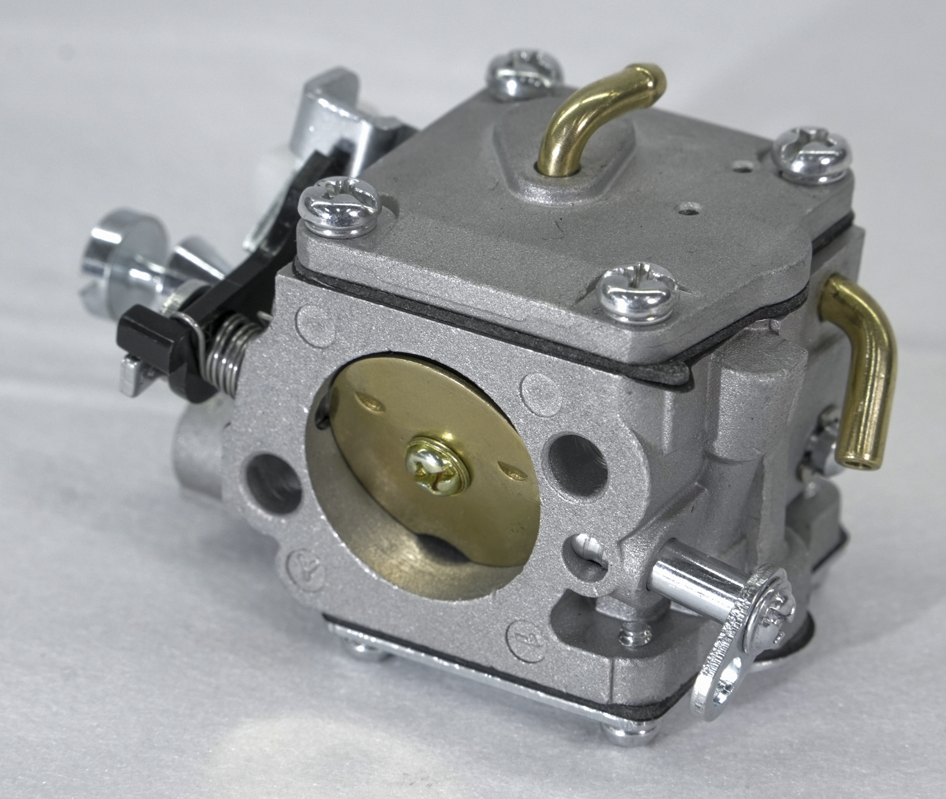 Carburateur de rechange compatible avec les tronçonneuses Husqvarna 365, 365 Special et 372, ainsi qu'avec les modèles Husqvarna 365 et 372XP. 3