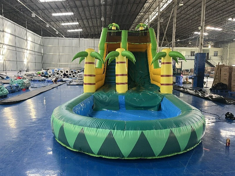 Tobogán acuático inflable para niños Jungle con palmeras 1